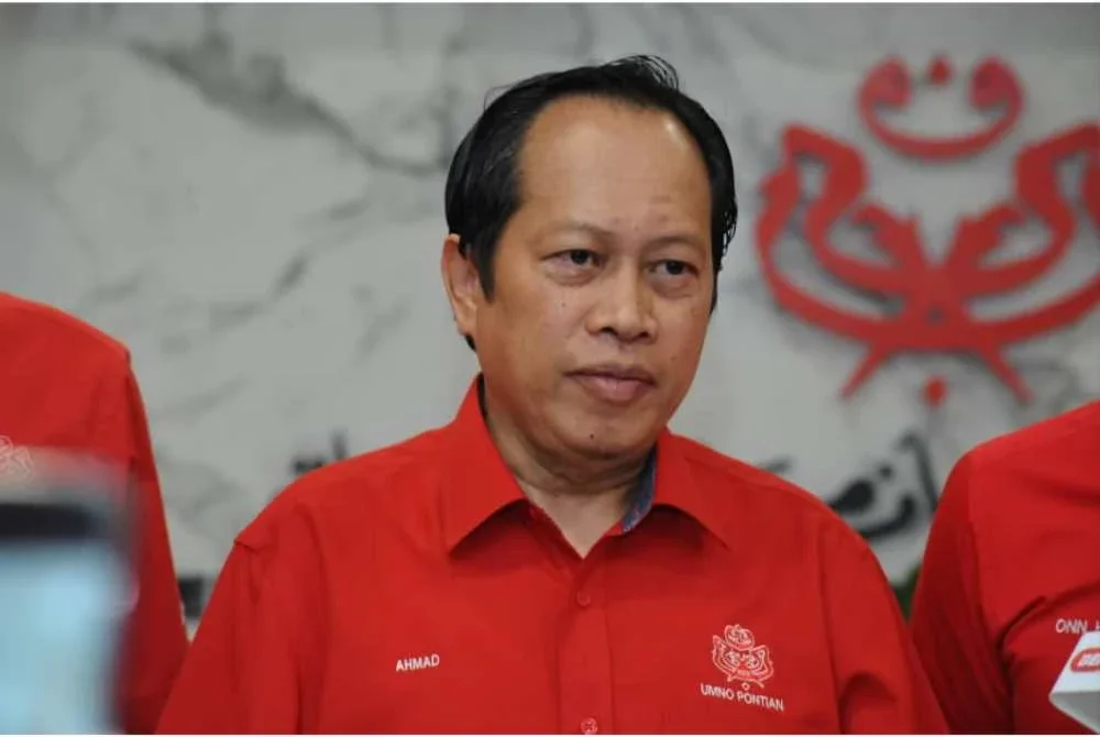 The "Rumah Bangsa" initiative by UMNO is seen as an extraordinary approach to strengthen the party in the Peninsular and Sabah, said UMNO Supreme Council Member Datuk Seri Dr Ahmad Maslan. He said the effort was also aimed at ensuring UMNO remained relevant not only during the election season but at all times. Ahmad, who is also Deputy Minister of Works, said a special committee had been established to manage applications, including from leaders who had been sacked or left the party, to rejoin UMNO. "Our approach is to 'forgive and forget'. When other parties took action to sack members, we opened the door to welcome them back," he said when met at the Breaking of Fast Ceremony with the Media and the Public Works Department (JKR) and the Malaysian Construction Industry Development Board (CIDB) Sarawak here today. The Pontian MP said several figures had shown interest in rejoining UMNO and further announcements would be made from time to time. Meanwhile, UMNO President Datuk Seri Dr Ahmad Zahid previously said the "Rumah Bangsa" initiative was open to all without imposing any conditions, including former UMNO leaders. Two former senior UMNO leaders Datuk Seri Hishammuddin Hussein and Khairy Jamaludin have reportedly submitted an application letter to rejoin the party, which was confirmed by UMNO Secretary-General Datuk Dr Asyraf Wajdi Dasuki via a post on Facebook yesterday.