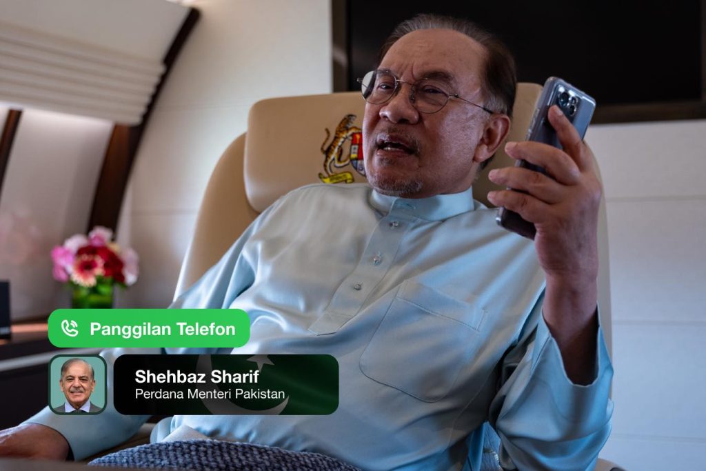 KUALA LUMPUR, March 20 (Bernama) -- Prime Minister Datuk Seri Anwar Ibrahim has welcomed the temporary ceasefire between Pakistan and Afghanistan in conjunction with the Aidilfitri celebration and urged all parties to continue de-escalation efforts towards lasting peace. He conveyed the message during a telephone conversation with Pakistan Prime Minister Shehbaz Sharif while on his way back after a one-day working visit to Penang today. “At the same time, Malaysia also voiced concern over tensions in the Middle East involving Iran, and stressed the urgent need to halt escalation and prioritise dialogue,” he said in a Facebook post. Anwar also extended Aidilfitri greetings to Shehbaz and expressed commitment to further strengthening close ties and strategic cooperation between the two countries. Pakistan said it had temporarily suspended military operations in Afghanistan at the request of Saudi Arabia, Qatar and Turkiye in conjunction with Aidilfitri. Pakistan Information Minister Attaullah Tarar said in a statement that the temporary ceasefire began at midnight on Wednesday (March 18) and would last until midnight on Monday (March 23).