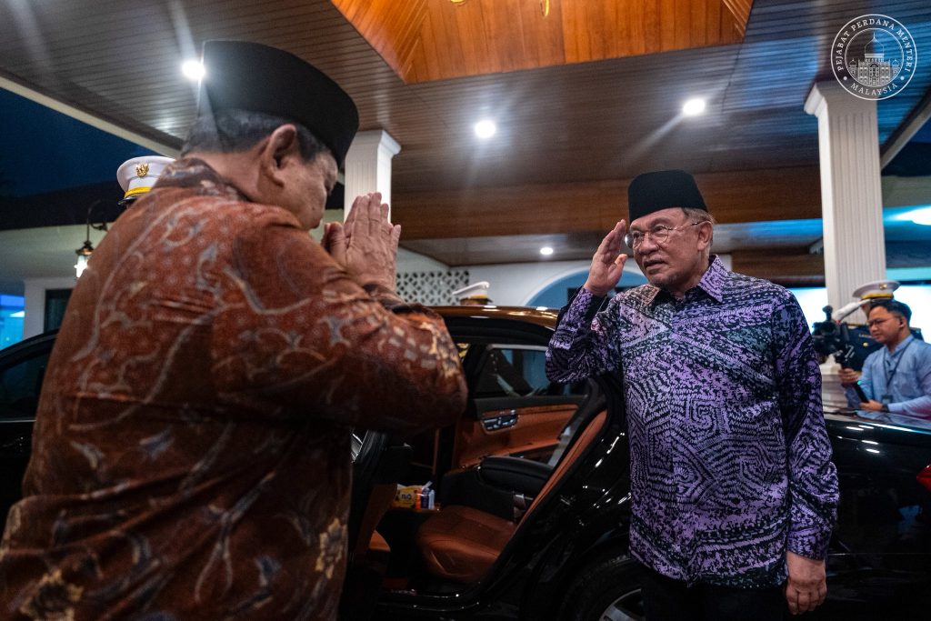 JAKARTA, March 27 — Anwar Ibrahim wrapped up a one-day working visit to Jakarta after holding talks with Indonesian President Prabowo Subianto at the Istana Merdeka. The meeting, which began at 4.30 pm local time, took place amid rising geopolitical tensions in West Asia. After the discussions, Prabowo personally accompanied Anwar to Halim Perdanakusuma Airport in a gesture reflecting the close ties between the two nations. Anwar departed Jakarta at about 7.15 pm, concluding his first visit to the Indonesian capital this year. The trip was made at Prabowo’s invitation following a phone conversation between the two leaders on March 23. Both leaders have maintained active engagement, having held five high-level meetings last year, including the 13th Malaysia-Indonesia Annual Consultation held in Jakarta on July 28. In a statement after the meeting, Anwar said Malaysia and Indonesia agreed to step up diplomatic efforts to ease tensions in West Asia, prioritise the protection of civilians, and create room for negotiations aimed at achieving a lasting peace. Amid ongoing global uncertainty, both countries also underscored the importance of strengthening regional unity to maintain peace, stability, and economic resilience. During the nearly two-hour discussion, the leaders highlighted the need to ensure global supply chains and key trade routes, particularly the Strait of Hormuz, remain secure and uninterrupted. -- PHOTO: FB Anwar Ibrahim