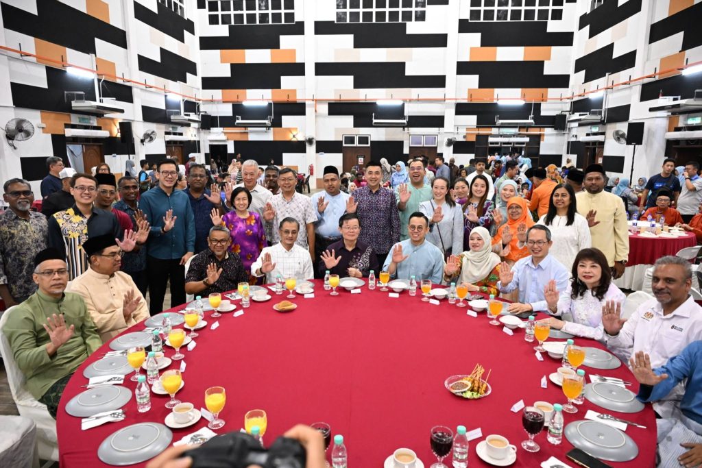 GEORGE TOWN, March 30 — Cooperation between Pakatan Harapan (PH) and parties under the Unity Government framework is viewed as the most effective and practical approach in facing the upcoming state elections (PRN). The collaboration is considered crucial in preventing vote fragmentation, which could lead to the loss of key seats and ultimately benefit opposition parties. Political observers note that a unified front would strengthen electoral positioning and improve chances of retaining power in several states. Despite differing views among component parties, the stance in Penang remains clear — unity is key to gaining public trust and support. Leaders believe that working together under a common platform will enhance stability and ensure continued voter confidence ahead of the polls.