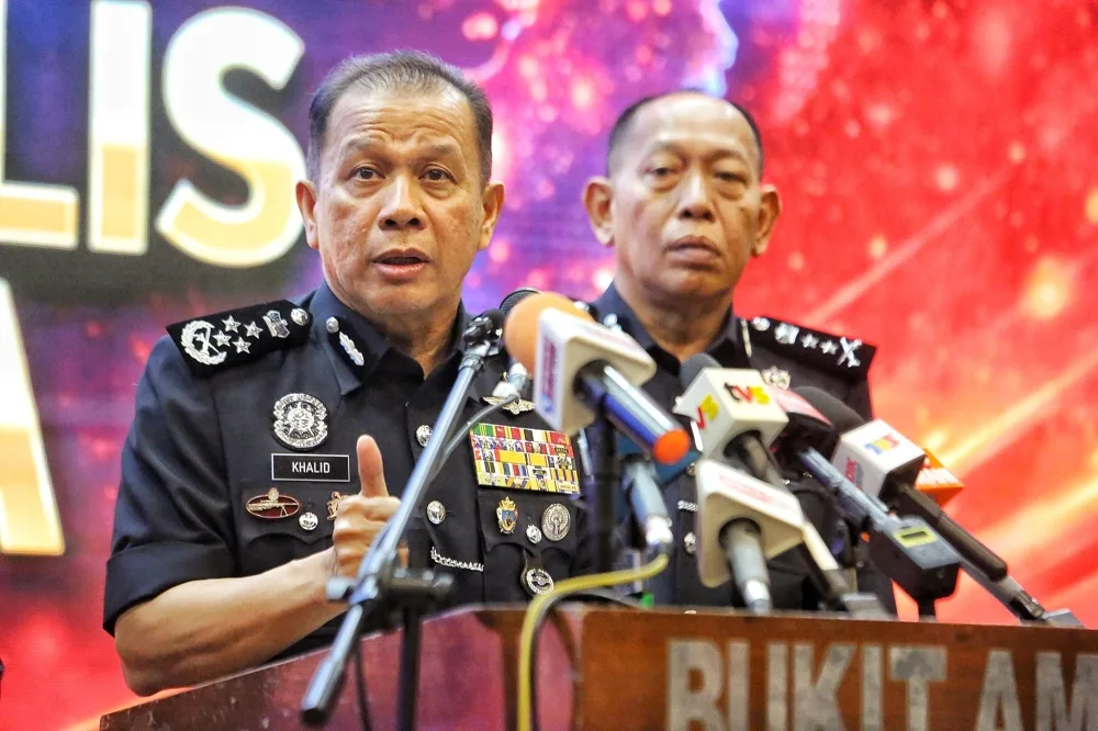 The Royal Malaysia Police (PDRM) will call 14 more individuals to record their statements in the investigation of sabotaging national stability involving influential individuals and foreign media. Inspector-General of Police Datuk Seri Mohd Khalid Ismail said police have completed the list of the individuals concerned. According to him, so far, a total of 14 individuals had their statements recorded and police are currently looking into the statements besides continuing further investigations. "We are still studying and conducting other investigations and we may take the statements of several more individuals and from there we will conclude and we will submit to the Attorney General (AG). "I understand that there are 14 more people whose statements we will take and God willing, if everything is completed, we will send them to the AG," he said in a press conference at Bukit Aman police headquarters, here today. Commenting on the question of whether Toh Puan Nai'mah Khalid is included in the list, he refused to confirm the matter for now. "I do not want to detail any individuals. The investigation is still ongoing, let us do it and when it is finished, we will call for investigation," he explained. In a separate development, Mohd Khalid announced that police have begun an investigation into international news portal, Bloomberg, regarding an article on Tan Sri Azam Baki's share ownership and the issue of corporate manipulation. According to him, the investigation team has already visited the portal's office located at Petronas Towers to meet with several staff for initial documentation purposes. He said the investigation found that the main individuals who are directly related to the writing are based abroad. "For further action we will work through G2G (government-to-government) or agency-to-agency to obtain cooperation from the relevant parties," he said.