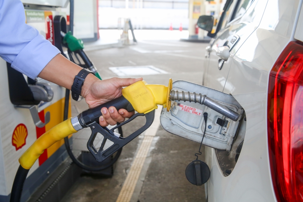 KUALA LUMPUR, March 23 (Bernama) -- The Ministry of Finance (MOF) will block the cards of individuals found to have abused the BUDI MADANI RON95 (BUDI95) assistance programme by filling subsidised RON95 petrol into empty barrels or containers, as has gone viral recently. MOF stressed that such action clearly violates regulations because it constitutes misuse of fuel subsidies under the BUDI95 initiative and could affect the government's efforts to ensure transparent, targeted and effective subsidy management. "Investigations found that the individual involved is a Malaysian and a MyKad holder. Following that, the MOF will take action by blocking the identity card used during that transaction, as well as the vehicle owner, from continuing to enjoy BUDI95,” it said in a statement today. The government, the MOF said, will not compromise on any form of subsidy leakages and misuse, especially amid current uncertainties that require close control over fuel supply and prices. Earlier, a video clip went viral depicting two individuals at a petrol station filling subsidised RON95 petrol into a container placed in the boot of a vehicle. According to the MOF, enforcement actions will continue to be intensified to curb such irresponsible activities, adding that the government appreciates the efforts of caring members of the public in channelling complaints regarding this matter. Members of the public are encouraged to continue providing information and lodging complaints if they detect any suspicious activities related to subsidy distribution by contacting the BUDI MADANI Service Centre at 1300-88-9595, via WhatsApp +603-26314595 or by email at budimadani@treasury.gov.my.