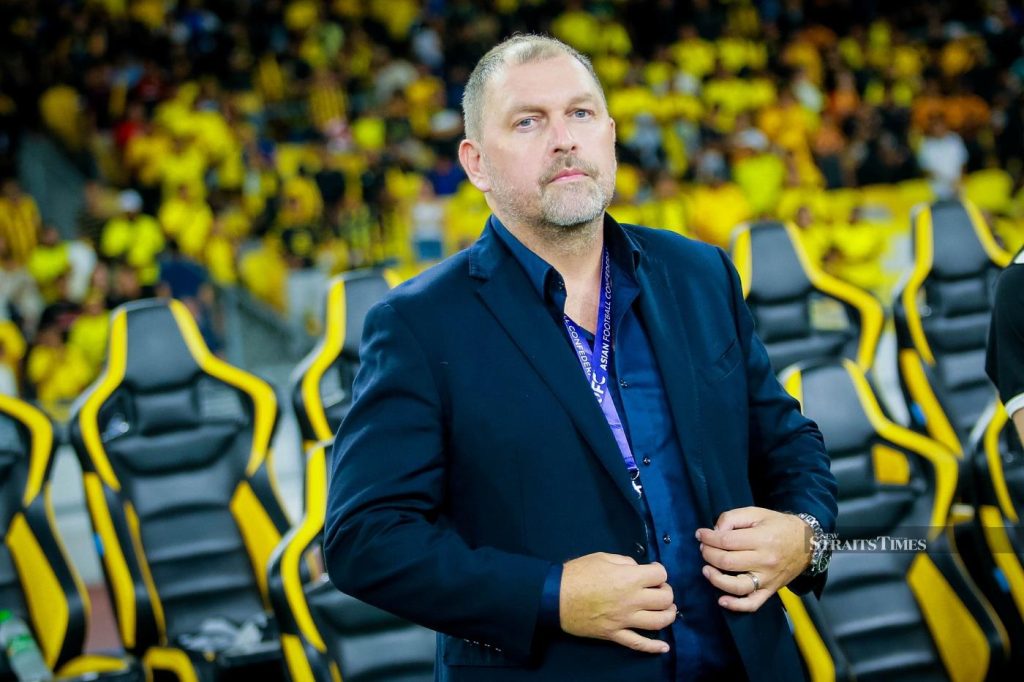 KUALA LUMPUR: The Harimau Malaya squad's 14-place drop in rankings to 135th in the world has been described as a huge blow to head coach Peter Cklamovski. However, the Australian coach stressed that his squad remained positive despite the controversy that has engulfed the Malaysian football arena, and believed that efforts to break into the world's top 100 were still on the right track. He said everything within the team's control had been implemented well, including training aspects, playing style and tactical analysis, while describing external obstacles as temporary challenges that needed to be overcome. "Of course, in the last 12 months, we've been on the right track. The way we train, the way we play, the way we analyse opponents, the way we evaluate games, and how we can continue to develop football has been implemented well. "Things off the field have affected us, it's just a temporary setback, but for me, every great story has a negative aspect, and we need to take it as a lesson," he said when met ahead of the final Group F match of the 2027 Asian Cup Qualifiers against Vietnam here yesterday. Cklamovski said time would be the deciding factor in realising this wish after taking over Harimau Malaya in 2024. Yesterday, the International Football Federation (FIFA) released the latest rankings for Harimau Malaya, which fell 14 places to 135th in the world with 1,095.90 points. The significant drop was due to the heavy punishment imposed by FIFA following the issue of document forgery involving seven players with illegal heritage. Earlier, FIFA annulled the results of three friendly matches against Cape Verde, Singapore and Palestine by awarding a 0-3 free victory to the opposing team. The situation became worse when the Asian Football Confederation (AFC) also took similar action against two 2027 Asian Cup Qualifiers matches against Vietnam and Nepal, which also used the services of the players involved. The AFC's decision declaring Malaysia to have lost 0-3 in the match not only took away the country's ranking points, but also confirmed the failure of Harimau Malaya to qualify for the 2027 Asian Cup.