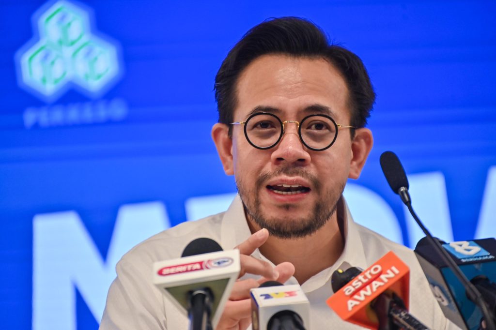 GEORGE TOWN — Claims that Bukit Mertajam Hospital will be relocated to avoid disturbing a temple have been dismissed as false and defamatory by the hospital’s Board of Visitors. In a statement, the board clarified that a visit by Steven Sim in September 2025 focused solely on upgrading hospital facilities and did not involve any temple-related discussions. The board stressed that there are no plans to relocate the hospital, but instead a proposal to construct an additional building to accommodate increasing patient numbers, including those from nearby districts such as Kulim. The project, supported by the Penang state government with the allocation of eight acres of land, is currently undergoing approval by the Ministry of Health Malaysia. The board also warned that the viral social media claims contain elements of racial and religious incitement that could disrupt social harmony, and urged authorities to investigate the source and take appropriate legal action. It reiterated that the hospital serves all communities regardless of race or religion, and that all development plans are aimed at improving public healthcare services.