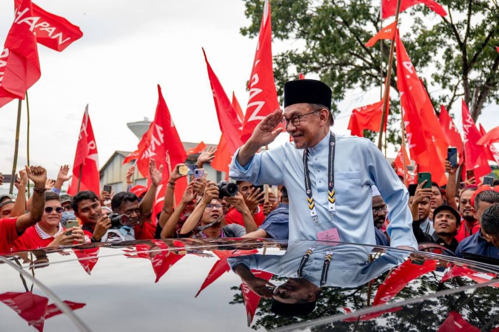A total of 14,000 chickens were distributed to residents in the Permatang Pauh Parliament through 29 mosques in the area in preparation for the public to celebrate Aidilfitri. Permatang Pauh MADANI Community Service Centre Officer Ahmad Zhafri Mohd Nazri said the donation was an initiative of Prime Minister Datuk Seri Anwar Ibrahim in collaboration with the National Living Cost Action Council (NACCOL). "The distribution programme was implemented at 29 mosques and one location at Yayasan Aman with each mosque receiving a different distribution depending on the number of congregations, averaging between 500 and 700 chickens. "The reduction in the number of distributions this year compared to 28,000 chickens last year is because the programme could not be implemented on Fridays like the previous year, which saw more recipients after Friday prayers," he told reporters after the handover ceremony of chicken donations to the public at Yayasan Aman here, today. A total of 400 chickens were provided at Yayasan Aman and were distributed in less than 15 minutes when the public did not miss the opportunity to get them. Mohd Zhafri said the initiative was the Prime Minister's wish to ease the burden on the people, especially in preparing for Aidilfitri. Senior citizen Siti Zaitun Mustafa, 70, expressed her gratitude upon receiving the chicken donation and described the move as helping to ease the burden of expenses, especially in preparing food for Hari Raya. "I found out about this help from my neighbours and also from information at the mosque, ... and plan to cook chicken as an Aidilfitri meal later. "Alhamdulillah, with help like this, I can save a little for Raya later," he said, who also thanked Anwar for the initiative.