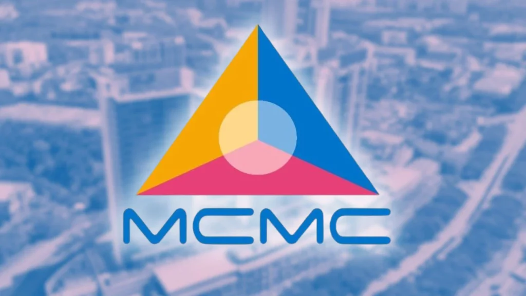 CYBERJAYA, 4 April 2026 -- The Malaysian Communications and Multimedia Commission (MCMC) has been recognised in the Analytics – Telecommunications category at the Malaysia Technology Excellence Awards 2026 for its development of MCMC NEXUS, a national network intelligence platform that enhances the way connectivity performance is monitored and managed across Malaysia. ​The recognition reflects MCMC’s advancement in leveraging data-driven approaches to strengthen regulatory oversight and improve the overall quality of telecommunications services nationwide. ​MCMC NEXUS enables real-time monitoring of network performance by transforming crowdsourced mobile measurements into actionable insights. This allows more precise identification of connectivity gaps, supports faster and more targeted intervention, and contributes to continuous improvement in service quality for Malaysians. Auto Alert capability, aligned with Malaysia’s Mandatory Standards for Quality of Service (MSQoS), which enables early detection of potential service degradation and facilitates timely engagement with Mobile Network Operators (MNOs). ​Built on strict privacy-by-design principles, MCMC NEXUS does not collect personally identifiable information, ensuring that all data remains anonymised while supporting meaningful nationwide analysis. ​The Personal Data Protection Department (JPDP) has confirmed that the app does not collect personal information. It only uses anonymous network performance data and follows Malaysia’s data protection law. ​In the same event, MCMC’s Human Capital Division was also recognised in the Augmented Reality and Virtual Reality – Government Organisation category for MetaHRise, an immersive learning initiative designed to enhance capability development through experiential learning. The initiative reflects MCMC’s ongoing efforts to strengthen internal talent development by leveraging emerging technologies to create engaging and effective learning experiences. ​This recognition underscores MCMC’s capability to develop high-impact, homegrown regulatory technology, while reinforcing its commitment to innovation, internal capability development, and data-driven regulation in advancing Malaysia’s digital ecosystem. ​Members of the public are encouraged to experience MCMC NEXUS first-hand by downloading the application, available on the Apple App Store, Google Play Store and Huawei AppGallery. ​The Malaysia Technology Excellence Awards, presented by Asian Business Review, recognises exceptional companies at the forefront of technological innovation and digital transformation, playing a pivotal role in driving Malaysia’s rapidly growing economy to greater heights. ​--Minutes MY / Igneseous Noris