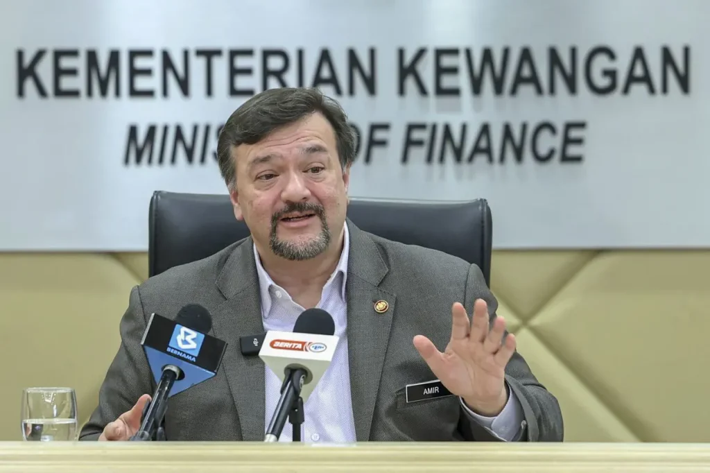 KUALA LUMPUR, April 10 -- The government has created a buffer by maintaining targeted subsidies for RON95 and diesel at fixed prices, while aligning the prices of non-subsidised fuel with market rates to shield the public from the direct impact of the global energy crisis. Finance Minister II Amir Hamzah Azizan said the measure is crucial to protect critical sectors, including fishermen, public transport and eligible logistics vehicles, which continue to enjoy diesel at controlled rates. “Critical sectors that still benefit from subsidised diesel, such as fishermen, continue to receive diesel at RM1.65. “For land public transport vehicles, including school and express buses, ambulances and fire engines, the price is RM1.88 per litre, while eligible logistics vehicles and users in Sabah and Sarawak pay RM2.15 per litre,” he said at a global energy crisis briefing today. He said current global price pressures stem from low supply relative to high demand, security threats, as well as rising shipping and insurance costs. Amir Hamzah said Malaysia’s fuel supply is more robust compared with other countries, with Petroliam Nasional Bhd (Petronas) and several other oil companies managing the nation’s resources responsibly. “We can see this through petrol stations that continue to operate. Malaysians can still purchase fuel. Some countries have already imposed rationing, and hundreds of petrol stations elsewhere have been closed due to supply shortages,” he said. He said the crisis should be viewed as an opportunity for Malaysia to continue strengthening its economic resilience and to seize the chance to become a more dynamic and progressive society. “The people play an important role. This is the time for us to set aside our differences and choose unity in facing the crisis, including practising moderation in our daily lives. “The government’s priority at this time is to ensure sufficient supply of fuel, energy, essential goods and medicines for the rakyat. At the same time, the government is striving to safeguard the national economy and protect the people,” he said.