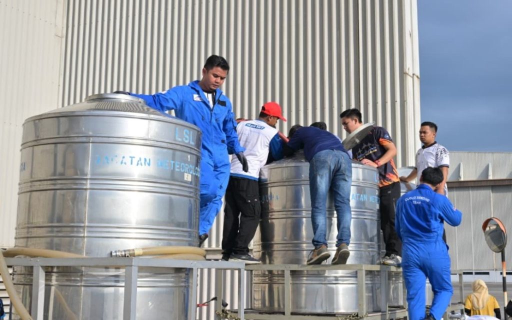 SUBANG: The National Disaster Management Agency (NADMA) is ready to implement Operation Cloud Seeding (OPA) nationwide based on the state government's request in an effort to ensure that dam water levels remain stable following the current hot weather. ​NADMA Deputy Director-General (Operations) Datuk Abdul Gapar Abu Bakar said each application submitted through the State Disaster Management Committee (JPBN) will be thoroughly assessed before operations are carried out. "We will consider each application, for example if the state of Perlis submits an application and at the same time, Kedah is also facing the same issue, so we will implement it all at once. Usually, if there is an application, we will implement it," he told Bernama. He said this when participating in an OPA flight for the Melaka and Johor areas using a C130-Hercules aircraft belonging to the Royal Malaysian Air Force (RMAF), yesterday. The flight was also accompanied by the Deputy Director-General (Operations) of the Malaysian Meteorological Department (MetMalaysia) Ambun Dindang and a Bernama representative, as part of the OPA involving four states, namely Perlis, Kedah, Perak and Johor which began last Monday. Abdul Gapar said that over the past three years, NADMA together with related agencies including MetMalaysia, RMAF, Public Works Department and Irrigation and Drainage Department have implemented 21 series of OPAs nationwide. Of this total, 11 operations were carried out in 2024, one operation in 2025 and nine operations this year involving several major dams, including the Bukit Merah Dam in Perak, Muda Dam (Kedah), Machap Dam (Johor) and Timah Tasoh Dam (Perlis). "Alhamdulillah, I can say that through every operation we carried out, rain was successfully produced and helped increase the dam water level back to normal," he said. For the next operation this year, he said NADMA received initial information about the need to implement OPA in Sabah and Sarawak following the fact that several areas in the regions began to experience dry weather. Abdul Gapar said the hot and dry weather conditions were expected to last until May or June, following the transition from the Northeast Monsoon which ended last March to the Southwest Monsoon. Meanwhile, Ambun said the success of OPA depends on three main atmospheric factors, namely the existence of towering cumulus clouds, weak winds from various directions and high levels of air humidity. "The most important thing is the existence of cumulus tower clouds because we will spray a salt solution into the cloud and hopefully it will become a rain cloud that can cause rainfall in the dam area," he said. He said OPA uses salt water spraying techniques prepared in four tanks with a total capacity of 6,000 litres and the operational process takes between eight and nine hours starting with the preparation of the solution, crew briefing, flight to the target location and spraying at an altitude of between 5,200 and 7,000 feet. He said the effects of water droplet formation in the clouds could be seen as early as half an hour to an hour after spraying and were expected to fall as rain within one to two hours with a success rate of 80 percent. However, Ambun admitted that the operation faced major challenges, especially in identifying suitable clouds during hot weather, as well as sudden changes in wind direction which could cause rain to stray from the target area. He also dispelled confusion regarding the use of dangerous chemicals in the operation by emphasizing that the operation merely imitates the natural process of condensation of salt molecules from the sea to land and only uses normal saline solution. "We just want to add the salt solution so that the rain will fall faster and in the target area. That's it. It is not dangerous because the salt we use is the salt we eat every day," he said.