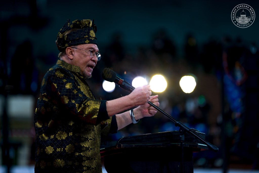 KUALA LUMPUR — Anwar Ibrahim officiated the PMX Pendekar MADANI Silat Championship 2026 in Kuantan yesterday, describing the event as a meaningful platform to revive the nation’s warrior spirit and cultural heritage. In his speech, the Prime Minister expressed excitement at witnessing the passion and commitment of young participants, who not only uphold silat as an ancestral legacy but also demonstrate resilience and identity amid modern challenges. Anwar highlighted that silat should not merely be seen as a form of self-defense, but as a symbol of national identity that instills discipline, courage, responsibility, and respect. He further stressed that within the MADANI framework, the ideal “pendekar” is one who is not only physically skilled but also morally grounded, principled in rejecting injustice and corruption, and capable of promoting positive values in society. The Prime Minister voiced confidence that with continued dedication from practitioners and instructors, the silat tradition will continue to thrive and evolve. He added that such platforms would nurture a new generation of resilient youth who are devoted to religion, nation, and country, while strengthening unity and elevating Malaysia’s dignity on the global stage. Anwar concluded by calling on all Malaysians to ensure that silat remains a living heritage, flourishing as a symbol of the nation’s enduring strength and identity. --Minutes MY / Igneseous Noris --Photo: FB Anwar Ibrahim