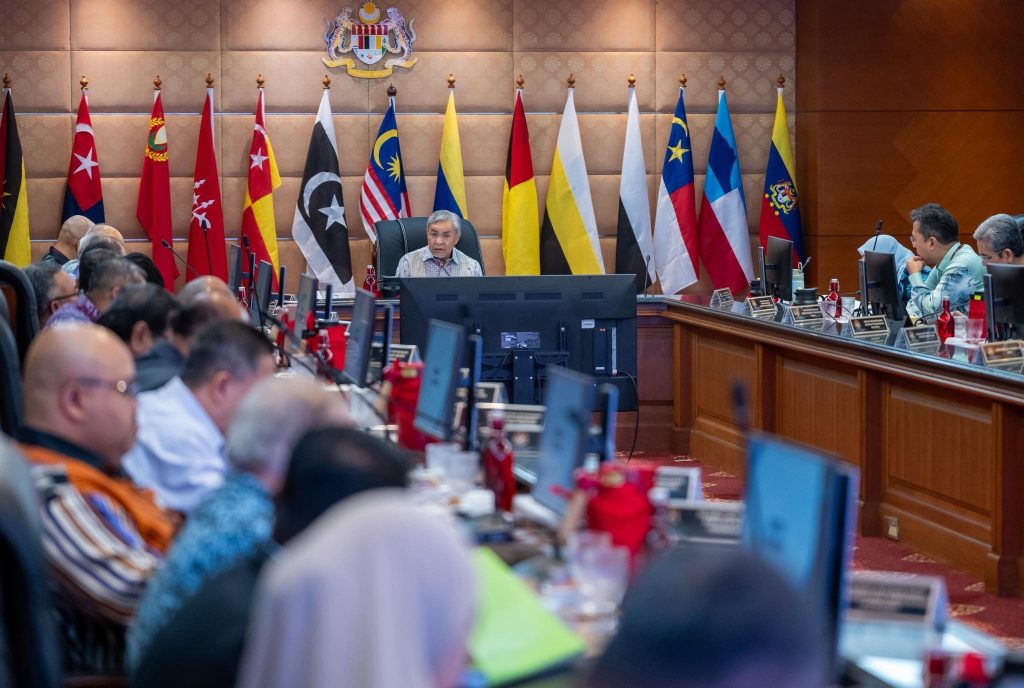 PUTRAJAYA, 3 APRIL -- Deputy Prime Minister Ahmad Zahid Hamidi has stressed that the government will take firm action against any parties attempting to exploit the current global uncertainty by unreasonably increasing prices of goods. Speaking after chairing the 17th Executive Committee Meeting of the National Livelihood Action Council (NACCOL), Zahid said the world is currently facing heightened instability, with the conflict in West Asia beginning to disrupt the global energy supply chain and impact daily life. He emphasized that the government’s primary focus remains on protecting citizens from the growing economic pressures. “The interest of the people will always be our priority. We will not compromise with any party that takes advantage of the situation,” he said, adding that strict enforcement measures will be implemented against offenders. As part of immediate actions, Datuk Seri Dr. Ahmad Zahid announced that NACCOL will convene regularly during this critical period to ensure that emerging issues are addressed swiftly and effectively. He also highlighted the government’s significant financial commitment for 2026, with RM54.7 billion allocated for social assistance, subsidies, and income enhancement initiatives. Currently, more than 13.7 million Malaysians benefit from various programmes, including STR, SARA, and the Rahmah Sales Programme. Datuk Seri Dr. Ahmad Zahid reaffirmed the government’s dedication to ensuring that assistance reaches those in need, while maintaining the welfare of the rakyat despite ongoing global challenges. “Insya-Allah, the Government will continue to stand with the people and safeguard their wellbeing under all circumstances,” he said. --Minutes MY / Igneseous Noris --Photo: FB Zahid Hamidi
