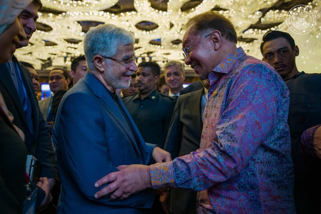 KUALA LUMPUR, April 8 — Prime Minister Anwar Ibrahim yesterday expressed Malaysia’s appreciation to Iran for facilitating the passage of Malaysian oil tankers through the strategic Strait of Hormuz amid ongoing geopolitical uncertainties in West Asia. The matter was conveyed during a meeting with the Ambassador of Iran to Malaysia, Valiollah Mohammadi, held on the sidelines of the Kuala Lumpur–Ankara Dialogue earlier today. Anwar noted that the decision by Iran comes at a critical time, as tensions in the region continue to impact global energy markets and supply chains. “In the current climate of uncertainty following the West Asia crisis, Malaysia highly values Iran’s decision to allow our oil vessels to pass through the Strait of Hormuz,” he said. He added that the move plays a crucial role in ensuring the continuity of the nation’s energy supply, while also helping to ease pressure on the cost of living and supporting overall economic stability. The Prime Minister emphasised that Malaysia remains committed to strengthening diplomatic ties and cooperation with international partners to safeguard national interests, particularly in times of global uncertainty. --Minutes MY / Igneseous Noris --Photo: FB Anwar Ibrahim