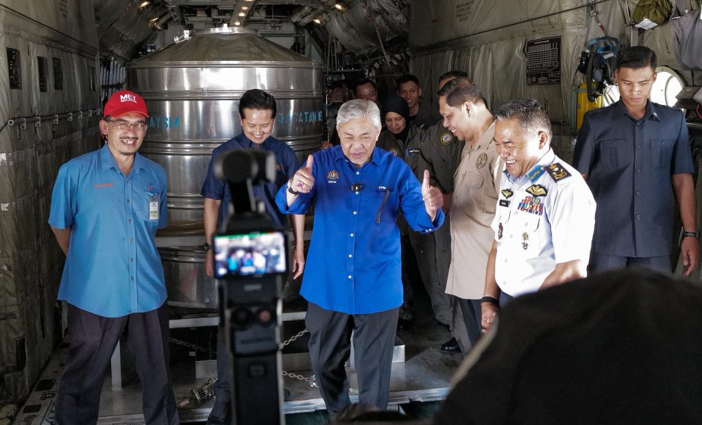 KUALA LUMPUR, April 8 — The government has mobilised cloud seeding operations (OPA) across several states as part of proactive efforts to address declining water levels in major dams following ongoing hot and dry weather conditions. Deputy Prime Minister Ahmad Zahid Hamidi said the operations, coordinated by the National Disaster Management Agency (NADMA) in collaboration with relevant agencies, are being closely monitored to ensure effectiveness. He explained that the three-day operation, which runs from April 6 to April 8, focuses on 11 key dams located in Kedah, Perlis, Perak, and Johor. These dams have been identified as being at alert, warning, or critical levels due to prolonged dry conditions. “The current hot weather is placing significant pressure on water reserves, particularly in the northern states. This initiative is being implemented proactively to stimulate rainfall and maintain sufficient water supply for the people,” he said. Zahid added that each cloud seeding mission is carried out based on detailed technical assessments, including atmospheric conditions and suitable seeding methods, to maximise its success rate. He emphasised that the government remains committed to ensuring water security and public well-being, noting that continuous monitoring and further measures will be undertaken if necessary. “Insya-Allah, we will continue to observe the situation closely and take appropriate action to safeguard the nation’s water resources,” he said. --Minutes MY / Igneseous Noris --Photo: FB Zahid Hamidi