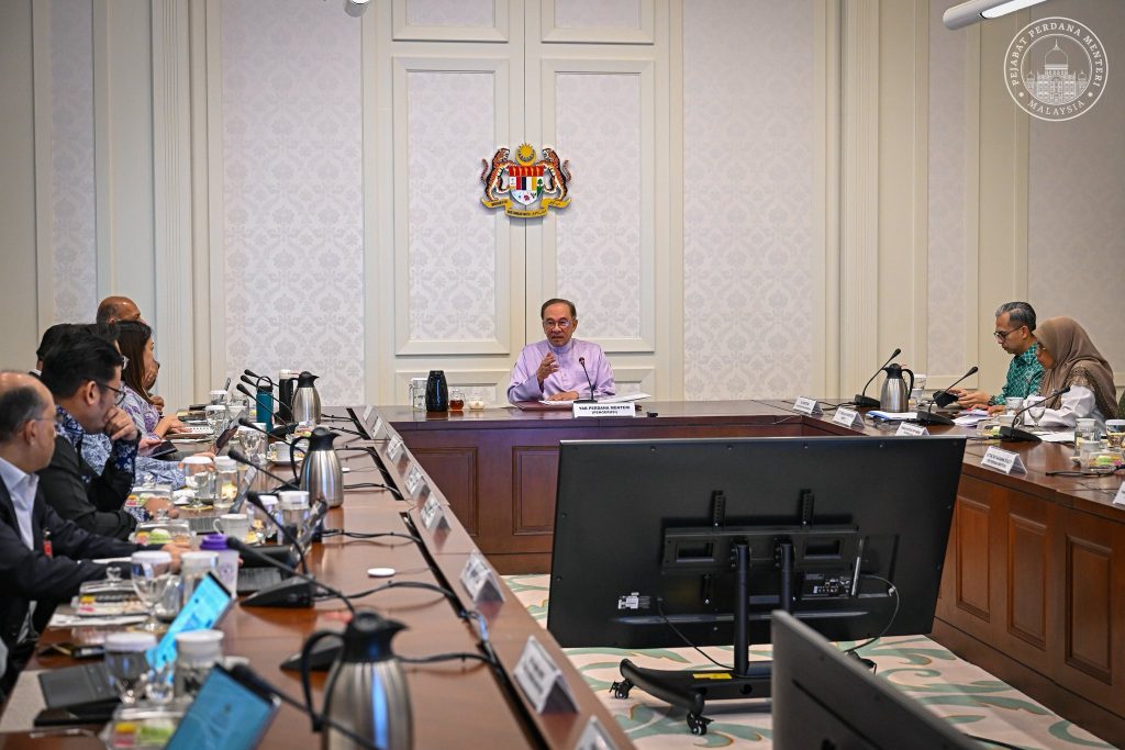 PUTRAJAYA,10 April -- Prime Minister Anwar Ibrahim has underscored the urgency of transitioning Malaysia’s urban development strategy from Smart Cities to a more advanced AI City model, describing it as a important milestone in the nation’s aspiration to become a leading AI-driven country. Chairing a special meeting on the research and coordination of the AI City model implementation, Anwar said Malaysia is now at a critical juncture that requires a more strategic and forward-looking approach to urban planning and governance. “This shift goes beyond the adoption of new technologies. It requires a comprehensive transformation in how we plan, administer, and manage our cities to be more efficient, resilient, and data-driven,” he said in a statement. Anwar stressed that the success of the AI City initiative hinges on the development of a robust ecosystem, including secure artificial intelligence and data governance frameworks, high-capacity digital infrastructure, and the cultivation of local talent. He added that strong policy frameworks will also be essential to support responsible innovation while ensuring public trust and accountability. The meeting agreed that the Ministry of Digital Malaysia will serve as the main coordinating body, working closely with relevant ministries and agencies to drive the initiative forward. “The government will continue to strengthen synergy across all stakeholders to ensure effective and high-impact implementation, ultimately benefiting the rakyat and enhancing Malaysia’s competitiveness as a global AI nation,” he said. The move reflects Malaysia’s broader ambition to position itself at the forefront of digital transformation and artificial intelligence development in the region. -- Minutes MY / Igneseous Noris -- Photo: FB Anwar Ibrahim
