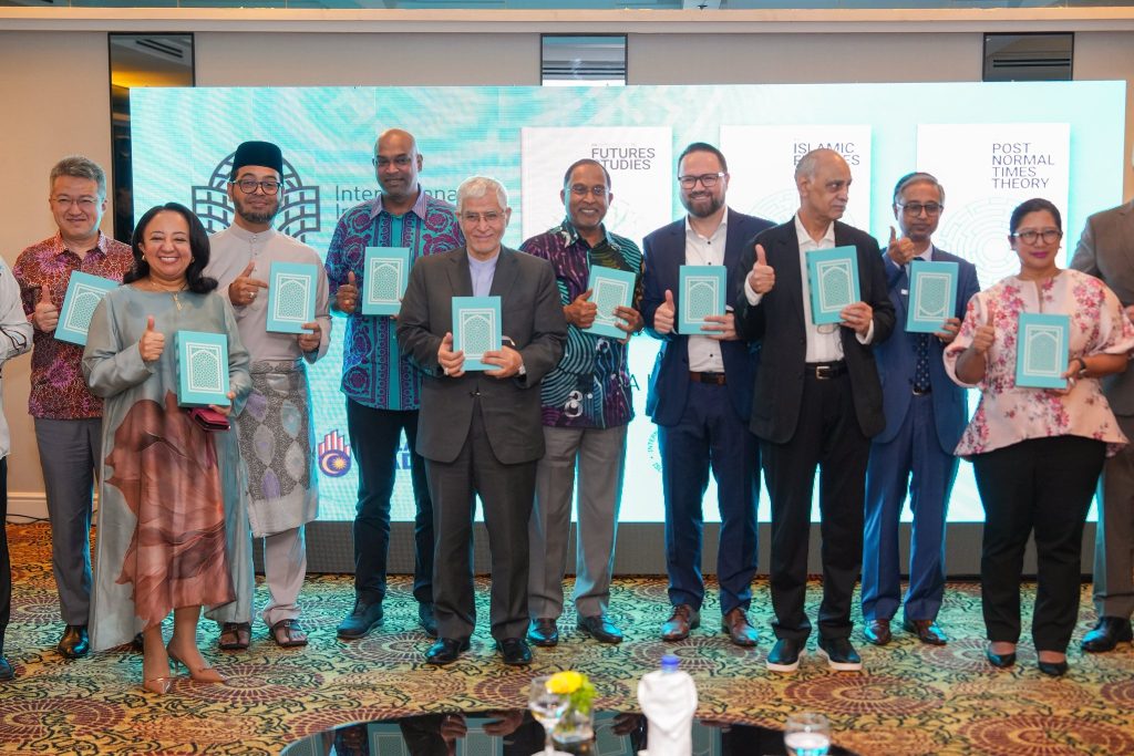 KUALA LUMPUR, 13 APRIL -- Member of Parliament Ramanan Ramakrishnan attended the launch of three strategic studies books by the International Institute of Future Studies (IIFS) yesterday, describing the initiative as an important step in shaping future discourse for the Muslim world. The institute, established under the International Islamic University Malaysia (IIUM), aims to serve as a catalyst for developing forward-looking ideas and strategic thinking. The launch ceremony was officiated by Higher Education Minister Zambry Abdul Kadir, representing Prime Minister Anwar Ibrahim. Ramanan noted that the concept of “Post-Normal Time,” introduced by Ziauddin Sardar, underscores the growing uncertainty in today’s world and highlights the need for bold, innovative thinking beyond conventional frameworks in policymaking and knowledge development. Also present at the event were Minister in the Prime Minister’s Department (Religious Affairs) Zulkifli Hasan, Deputy Finance Minister Liew Chin Tong, as well as members of the diplomatic corps and the IIUM community. He added that the launch was not merely about the publication of strategic studies, but a broader call to build the future through knowledge, critical thinking, and intellectual courage. --Minutes MY / Igneseous Noris --Photo: FB Ramanan