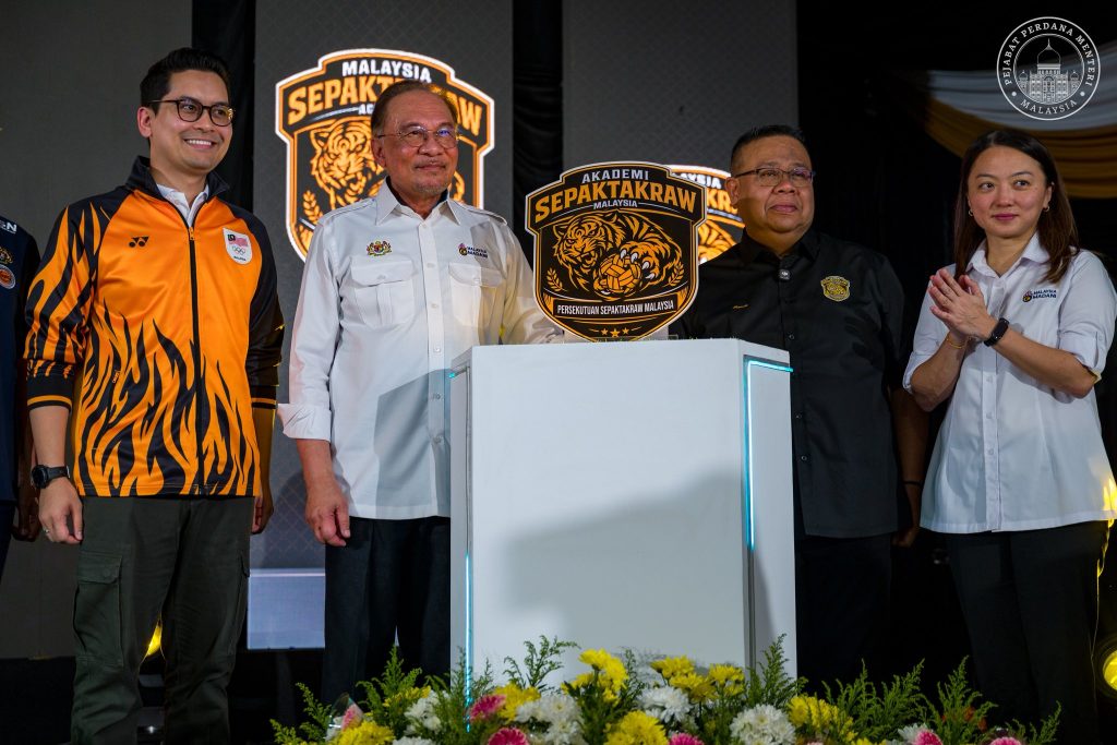 KUALA LUMPUR, 14 APRIL -- Prime Minister Datuk Seri Anwar Ibrahim today officiated the Malaysia Sepak Takraw Academy Complex, describing it as a symbol of determination, hard work and commitment by the nation’s sepak takraw community to restore the sport’s glory. He said sepak takraw is not merely a game, but a national identity that reflects discipline, resilience and the beauty of a traditional sport that has long brought pride to Malaysia on the world stage. According to him, the journey has not been without challenges, but the spirit to rise again is now stronger than ever. “We have experienced both setbacks and successes, but today we rise with greater determination to restore the glory of sepak takraw,” he said. Anwar also called on the younger generation to fully utilise the academy’s facilities to hone their talents, build character and instil a strong sense of patriotism. “We aim to produce a generation of athletes who not only excel on the court, but also possess the strength of character to uphold the nation’s dignity,” he added. He stressed that the government is committed to ensuring the complex becomes a starting point for a new era of resurgence, positioning Malaysia once again as a formidable force in the international sepak takraw arena. As a sign of continued support, Anwar also announced an allocation of RM2 million to enhance training facilities, improve the academy’s comfort and strengthen the role of the Sepak Takraw Association. -- Minutes MY / Igneseous Noris -- Credit: FB Anwar Ibrahim