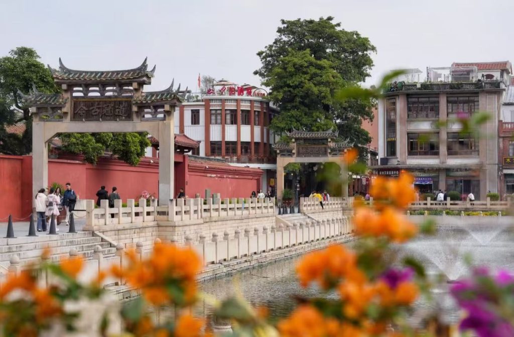 KUALA LUMPUR, April 13 -- The 2026 Fujian Provincial Conference on the Development of Cultural and Tourism Economy will be held from April 17 to 18 in Zhangzhou, in southeast China’s Fujian province. Themed "Building a World-renowned Tourist Destination and Fostering Cultural and Tourism as a Pillar Industry", the event aims to drive the comprehensive upgrading of Fujian's cultural and tourism industry, in line with the goal of revitalising the city and boosting the regional economy. Zhangzhou, located in southern Fujian, is home to the Nanjing Tulou, a UNESCO World Heritage site, and features scenic landscapes where mountains meet the sea, attracting both domestic and international tourists. Seizing the conference as an opportunity, the city will focus on five major cultural and tourism themes, namely Maritime Culture, Ecological Civilization, Tulou Heritage, Ancient City Charm, and Minnan Architecture. According to a statement, Zhangzhou will showcase the unique charm of Minnan culture to global audiences through various initiatives, supporting Fujian’s ambition to become a world-renowned tourist destination with rich cultural depth. These initiatives include launching posters featuring Hokkien (Minnan dialect) translations, organising familiarisation tours for travel agencies from key source markets, and staging Minnan cultural comedy performances. According to available data, Fujian’s cultural tourism market recorded strong growth in 2025, welcoming 5.5525 million inbound tourist visits, a 51.2 per cent increase year-on-year. The province has designated 2026 as the Year of Cultural and Tourism Consumption under the theme "Refreshing Fujian · Minnan Lifestyle". Against this backdrop, the conference will introduce about 100 featured cultural and tourism scenarios under the "Minnan Lifestyle" initiative and launch an electronic guide map. Covering sectors such as ecology, culture, and technology, these initiatives aim to promote a shift towards a more diversified, all-day consumption model.