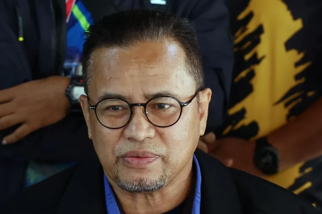 KOTA BHARU: Kelantan Domestic Trade and Cost of Living Ministry (KPDN) Director Azman Ismail died of intestinal cancer early this morning. The Kelantan KPDN in a statement announced that the matter was confirmed by the deceased's nephew, Ahmad Danial Asyee, after the deceased breathed his last at the Raja Perempuan Zainab II Hospital here at 2.40 am. "The deceased will be prayed for at the Al-Baqi Mosque in Mukim Mujur, Jelawat at 9am before being buried at the Kampung Kuin Pasir Islamic Cemetery, Jelawat, Bachok," according to the statement. Azman leaves behind a widow and five children. The deceased was previously hospitalized for a week due to complications from colon cancer and had been under hospital observation for the past few months. "The passing of the deceased is a great loss for the KPDN staff, especially in Kelantan. May the deceased's soul rest in peace and all family members be given strength and fortitude in facing this trial," the statement said today. Meanwhile, broadcast journalist from Radio Televisyen Malaysia (RTM) Majidah Ismail, 49, said Azman's passing was a great loss to media practitioners, especially in Kelantan because the late man was a very friendly person and often helpful when he was in the field covering news about the KPDN. "The late father was also involved in several programmes organised by the Kelantan Darul Naim Media Club and often provided insights to make programmes such as the Kelantan Journalism Awards Night in 2023 a success," he said. -- BERNAMA