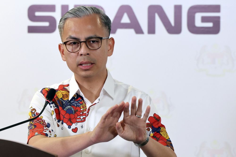 Kuala Lumpur -- The People's Justice Party (PKR) will not protect any leader or member found to be abusing power, its Information Chief Fahmi Fadzil said. YB Fahmi, who is also the Communications Minister, stressed that party president and Prime Minister Anwar Ibrahim has issued a firm warning that no individual—including ministers—would be shielded if implicated in misconduct. He reminded party members not to misuse their positions for personal gain or engage in actions that could tarnish the party’s image. Fahmi also recalled PKR’s past struggle against abuse of power, urging members not to repeat such practices within their own ranks. Speaking at the opening of the PKR Branch Annual General Meeting for the Federal Territories 2026 in Bandar Tun Razak, Fahmi cautioned leaders against becoming complacent. He noted that unexplained changes in lifestyle could invite negative public perception and erode trust. At the same time, he encouraged party members to maintain internal accountability by offering constructive criticism through proper channels. He emphasized that while diversity of views is welcomed within PKR, unity remains crucial, especially as the country navigates global economic pressures and an ongoing energy crisis. In a separate development, Fahmi confirmed that the defamation suit he filed against three individuals will proceed at the Kuala Lumpur High Court starting next Monday. He said he is expected to testify as the first witness, adding that the legal action was initiated to clear his name. The suit, filed on Sept 5, 2023, names Wan Muhammad Azri Wan Deris, also known as Papagomo, independent preacher Ahmad Dusuki Abd Rani, and Mohd Fauzan Madzlan, who operates the N13 Kuang Facebook account. The case relates to allegations that Fahmi misused a mosque in Rawang, Selangor, for political campaigning purposes. -- Minutes MY / Igneseous Noris