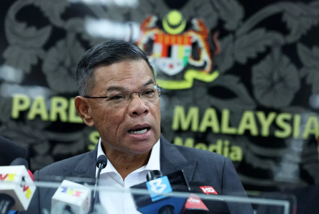 JOHOR BAHRU, May 8 – Holders of existing MyKad nationwide are not required to replace their identity cards when the new version is introduced on June 1, Home Minister Datuk Seri Saifuddin Nasution Ismail said. He said while possessing a MyKad is mandatory for Malaysians aged 12 and above, there is no requirement for cardholders to replace their MyKad simultaneously. More than 20 million Malaysians currently hold the identification card. “I urge the public not to rush to the National Registration Department (JPN) to change their MyKad. “The law does not require holders of the existing MyKad to immediately replace their cards once the new version is introduced,” he told a press conference after inspecting the Johor Bahru-Singapore Rapid Transit System (RTS) Link project at the Sultan Iskandar Building Customs, Immigration and Quarantine (CIQ) Complex and Bukit Chagar Station here today. Also present was Malaysian Border Control and Protection Agency (AKPS) director-general Datuk Seri Mohd Shuhaily Mohd Zain. Saifuddin Nasution said this when asked whether the replacement of existing MyKad with the new version featuring enhanced security elements would be made compulsory for all Malaysians. Earlier, JPN director-general Datuk Badrul Hisham Alias reportedly said the new MyKad would feature 53 security elements compared with 23 on the current card. The enhanced features include laser engraving, ultraviolet elements, holograms, guilloche patterns, microtext, a Quick Response (QR) code for enforcement purposes and a chip with upgraded encryption. Besides MyKad, new versions of MyPoCA and MyTentera will also be introduced next month.