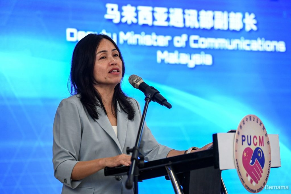 KUALA LUMPUR, May 15 -- Malaysia has invited Chinese enterprises to deepen cooperation with local companies in advanced digital technologies, artificial intelligence (AI), 5G applications and clean energy solutions as the country continues to strengthen its digital economy ecosystem. Deputy Communications Minister Teo Nie Ching said international collaboration remained a core driver of Malaysia’s digital economy growth and bilateral cooperation with China had continued to expand. “At the same time, Malaysia continues to welcome international collaboration as a core driver of our digital economy. We warmly invite Chinese enterprises to deepen cooperation with Malaysian counterparts in areas such as advanced digital technologies, artificial intelligence, 5G applications and clean energy solutions,” she said in her speech at the 2026 China Smart Industry Trade Exhibition here today. Also present were Chinese Ambassador to Malaysia Ouyang Yujing and China Entrepreneurs' Association in Malaysia (PUCM) president Datuk Keith Li. Teo said enterprises from both countries should leverage their complementary strengths and work closely together to further strengthen bilateral cooperation. “We encourage enterprises from both countries to learn from one another, leverage complementary strengths, and work in close partnership to further strengthen bilateral cooperation and deliver tangible benefits to our people,” she said. She said China had remained Malaysia’s largest trading partner for 17 consecutive years, with cooperation in smart technology and the digital economy growing from strength to strength. “Both nations share complementary strengths, with China bringing advanced tech innovation, while Malaysia offers a strategic ASEAN hub, digital infrastructure and a vibrant market,” she said. Teo also welcomed the establishment of the Malaysia-China Digital Economy Alliance, jointly promoted by PUCM, National Tech Association of Malaysia (PIKOM) and Silk Road Group. She added that the alliance would serve as a bridge to foster policy alignment, industrial synergy and innovation exchange, while accelerating the deployment of smart technologies and unlocking greater potential for bilateral and regional digital growth. -- BERNAMA