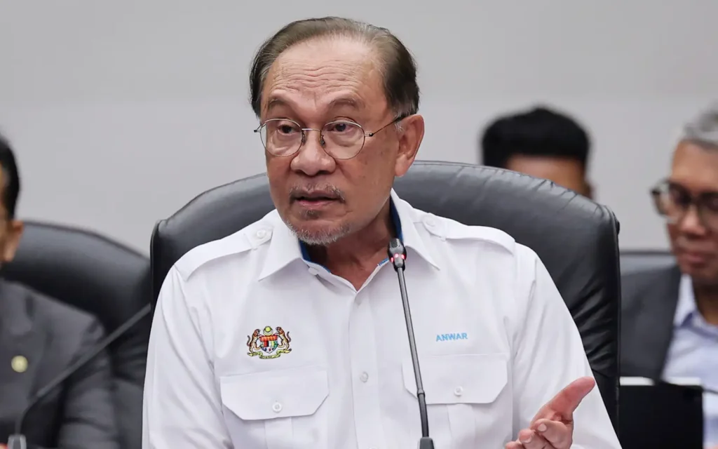 PUTRAJAYA, May 4 -- Prime Minister Datuk Seri Anwar Ibrahim said the situation in Negeri Sembilan should be viewed in the context of respecting the royal institution and maintaining administrative stability. As such, Anwar, who is also chairman of Pakatan Harapan (PH), said a statement by a UMNO leader in Negeri Sembilan that the party is prepared to become the opposition in the state should not be overplayed. “The UMNO (Negeri Sembilan) statement is not yet clear. I do not wish to comment on it. “At present, if the issue concerns the royal institution, I have personally heard from His Royal Higness Yang Dipertuan Besar of Negeri Sembilan, Tuanku Muhriz Tuanku Munawir. “So the issue does not arise, as we abide by the Ruler’s decree, which calls for stability and for the Menteri Besar (Datuk Seri Aminuddin Harun) to continue (his duties),” he told reporters after attending the Ministry of Natural Resources and Environmental Sustainability’s monthly assembly here today. He was commenting on a statement issued by Negeri Sembilan UMNO liaison committee chairman Datuk Seri Jalaluddin Alias, who stressed that the party is willing to become the opposition rather than work with PH in the state government, as it does not want to be associated with the state’s customary and constitutional crisis. Elaborating further, Anwar said any claims that the Negeri Sembilan government led by Aminuddin has lost majority support must be determined through proper legal processes. “Has it truly lost full support? That will all follow due process,” he said. He also reaffirmed the government’s commitment to upholding the monarchy, including the role of the four Undangs (traditional chieftains) as part of Negeri Sembilan’s governance structure. “I have also conveyed to the Menteri Besar that, in addition to adhering to the decree of the Yang Dipertuan Besar, he should continue engaging with the four Undangs, in accordance with Negeri Sembilan’s laws and customs,” he said. On April 27, all 14 Barisan Nasional assemblymen in Negeri Sembilan were reported to have announced a loss of confidence and withdrawn support for the state government led by Aminuddin, following a crisis involving the state’s customary and constitutional institutions. The crisis in Negeri Sembilan began after the Undang Luak Sungei Ujong, who was reported to have signed the declaration to depose Tuanku Muhriz Tuanku Munawir as the Yang Dipertuan Besar of Negeri Sembilan. -- BERNAMA