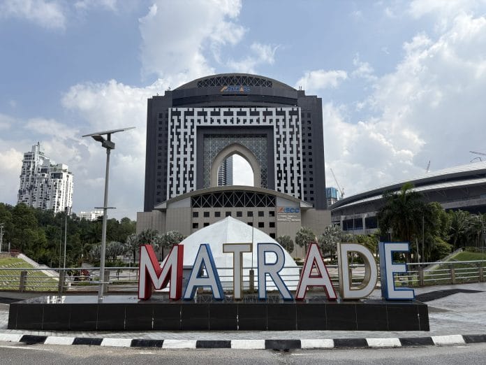 KUALA LUMPUR, May 22 -- Malaysia's trade volume jumped 15.3 percent year-on-year to RM1.127 trillion for the period January to April 2026, creating new history, according to the Malaysia External Trade Development Corporation (MATRADE). The performance was driven by a surge in demand for high growth, high value (HGHV) products and a planned market diversification strategy. In a statement on Thursday, MATRADE said exports jumped 19 percent to RM609.31 billion while imports increased 11.1 percent to RM517.40 billion, thus recording the highest value ever recorded during the period. "This resulted in a trade surplus of RM91.92 billion, a remarkable jump of 99.1 percent which effectively doubled the previous year's performance," he explained. MATRADE added that Malaysia has demonstrated remarkable external sector resilience despite the escalating geopolitical uncertainties in West Asia. Export expansion in the period January to April 2026 was driven by strong demand for electrical and electronic (E&E) products which grew by RM71 billion or 32.1 percent, supported by the global semiconductor boom which was further boosted by the application of artificial intelligence (AI), cloud computing and the expansion of data centers. Most importantly, Malaysia strengthened its position in the global AI value chain with exports of AI-enabled products jumping 42.9 percent to RM319.05 billion, now accounting for more than half (52.4 percent) of the country's total exports. In addition, pharmaceutical and automotive products provided an additional dimension to the HGHV narrative by recording double-digit growth of 21.9 percent and 10.3 percent respectively. This is in line with the 13th Malaysia Plan (13MP) strategic priorities for the HGHV industry including semiconductors, energy transition technologies as well as sectors driven by the digital economy. Meanwhile, April 2026 also delivered exceptional results with monthly exports jumping 36.9 percent to RM182.74 billion and the monthly trade surplus increasing by 460.5 percent to RM28.75 billion, the highest value ever recorded in Malaysia's trade history. This in turn strengthens the momentum that drives the country's trade engine. Meanwhile, MATRADE Chief Executive Officer Abu Bakar Yusof said the surge in AI-enabled products and semiconductor exports confirmed that Malaysian industry is firmly entrenched in the technology supply chain that shapes the global economy. "MATRADE remains committed to guiding Malaysian exporters and small and medium enterprises (SMEs) to move up the value chain to ensure that we not only dominate the market, but also capture the highest value opportunities within it," he said. According to MATRADE, exports to the United States increased by 32.5 percent, Taiwan (+68.9 percent), Hong Kong (+43.0 percent), China (+18.7 percent), the European Union (+23.9 percent) and ASEAN (+8.6 percent) which was partly driven by shipments of E&E products. Exports to free trade agreement (FTA) partners increased 14.2 percent to RM390.09 billion with 17 out of 24 FTA countries recording positive growth including South Korea, India, Mexico, the United Kingdom, Australia and New Zealand. Most notably, Malaysia's trade diversification is entering a high-growth phase that goes beyond its traditional pillars. Developing markets recorded exponential growth with the Democratic Republic of Congo (+196.6 percent), Sudan (+223.1 percent), Zimbabwe (+220.5 percent), Bulgaria (+141.6 percent), Haiti (+103.5 percent), Ethiopia (+88.1 percent) and Uzbekistan (+29.7 percent) leading the surge. "This reflects the systematic expansion of Malaysia's trade footprint into high-growth and underserved markets across Africa and Eastern Europe," he said. He explained that Malaysia's diversity strategy is also on the right track. "While our core markets remain strong, the exponential growth we are seeing in frontier economies in Africa, Latin America and Eastern Europe signals that Malaysian exporters are confidently entering new markets. "In this era of global trade uncertainty, geographical resilience is not just a strategic precaution. We are stepping beyond traditional markets to ensure Malaysia remains important and cannot be ignored in the global supply chain," said Abu Bakar. MATRADE said Malaysia's trade trajectory for 2026 remains robust, driven by a combination of HGHV sector momentum, diversified target markets and strategic adaptability in the face of geopolitical uncertainties. This positions Malaysia as a confident and resilient player in the global trade landscape, according to MATRADE. He explained that the agency will continue to support Malaysian exporters to seize new emerging opportunities, take advantage of trade agreements and firmly penetrate high-value segments in the global supply chain. --BERNAMA