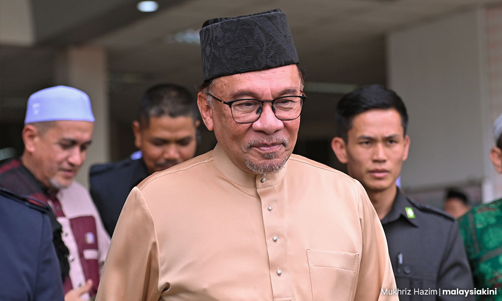 JERLUN, May 28 -- Prime Minister Anwar Ibrahim donated a cow to Kelab Media Elit Kedah (KMEK) in conjunction with this year's Hari Raya Aidiladha. The cow donation was presented by senior political secretary to Parti Keadilan Rakyat (PKR) president Romli Ishak, to KMEK committee member, Wan Nabil Nasir as a token of appreciation for the role of media practitioners in the state. Romli said that 25 cows were donated for sacrifice, with one of them given to KMEK and the other 24 distributed to local residents. "Five of them were sacrificed here today, while another 20 will be sacrificed in Kuala Kedah tomorrow," he said at the MADANI Sacrificial Ritual Programme here, today. Meanwhile, Wan Nabil expressed his appreciation to the Prime Minister for the donation which showed his concern for media practitioners in the state. “On behalf of KMEK, I would like to thank the Prime Minister who cares about the welfare of media practitioners, especially in Kedah. “This donation not only helps KMEK members who are involved in performing the sacrificial ritual, but the sacrificial meat is also distributed to those in need,” he said. Meanwhile in Johor, the Prime Minister's Office (PMO) also donated a cow to Kelab Media Johor (KMJ) for the sacrificial ritual in conjunction with this year's Aidiladha celebration. KMJ deputy president 1 Mohamad Taufik Salimin said the donation was very meaningful to media personnel in Johor, especially in strengthening brotherhood and fostering the spirit of togetherness in conjunction with Aidiladha. He said some of the meat was also distributed to the asnaf and residents around Taman Sierra Perdana, Masai, Johor Bahru. "We are grateful that the distribution of this sacrificial meat could also be channeled to the asnaf and local residents in need," he said. He also expressed his appreciation to PMO for its care and continuous support for the welfare of media practitioners in the state. — BERNAMA