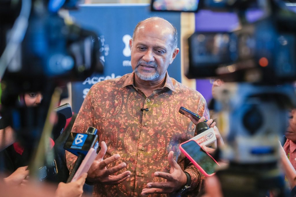KUALA LUMPUR, May 8 — Malaysia must develop its own local technological capabilities to reduce dependence on foreign platforms and systems, particularly amid the rapid growth of artificial intelligence (AI). Digital Minister Gobind Singh Deo said digital sovereignty today is no longer defined solely by national borders, but also by control over data, infrastructure, platforms and technological systems used by society. According to him, Malaysia must shift from being merely a digital investment destination to becoming a nation capable of building its own technological strengths. “Providing hosting infrastructure is not the same as owning it. If the capital, platforms and intelligence are controlled externally, then the strategic advantage lies elsewhere,” he said. He said this while discussing the country’s digital development direction amid the increasingly challenging global technology landscape. Gobind stressed that the rapid advancement of AI makes strengthening local talent even more critical to ensure the country is prepared for future technological changes. He said the government cannot completely reject foreign technologies, but at the same time must develop local expertise so Malaysia can create its own technological systems and solutions. “That is why we must focus on ensuring we have sufficient talent within our country so that when new technologies arrive, our society is fully prepared to adopt and utilise them,” he added. At the same time, he emphasised that the security of citizens’ data remains a key government priority through the implementation of laws and monitoring by relevant agencies, including CyberSecurity Malaysia. “Data is extremely important to us. Security is our priority,” he said. Gobind also stressed that stronger collaboration between the government, industry and academic institutions is essential to ensure Malaysia can build a sustainable and competitive digital ecosystem at both regional and global levels. -- MINUTESMY -- SOURCES: FB GOBIND SINGH DEO