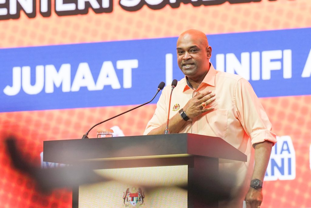 KUALA LUMPUR, May 8 — Minister of Human Resources Datuk Seri R. Ramanan said the government remains committed to ensuring the welfare, protection and long-term prosperity of Malaysian workers through various progressive labour initiatives and social protection measures. He said the country’s unemployment rate has declined to 2.9 per cent, the lowest level recorded in the past 11 years, reflecting stronger economic recovery and improved job opportunities for Malaysians. According to him, women’s participation in the labour force has also risen to 56.5 per cent, showing growing inclusivity and greater opportunities for women across various sectors. Ramanan added that more than 4.4 million workers nationwide are now benefiting from the implementation of the minimum wage policy, aimed at improving living standards and ensuring fairer income distribution. “The government is also continuing efforts to strengthen social security protection for workers and their families,” he said in a statement today. Among the initiatives highlighted were the extension of the Housewives’ Social Security Scheme protection age limit to 60 years old, as well as the 24-hour Protection Scheme involving 9.6 million contributors nationwide. He also said the upcoming Gig Workers Act 2025 would provide legal protection and welfare safeguards for more than 1.64 million gig workers in Malaysia, in line with the changing landscape of employment and the digital economy. Ramanan stressed that the Madani Government will continue to prioritise policies that provide workers with better protection, wider opportunities and a more prosperous quality of life. -- MINUTESMY -- SOURCE: FB RAMANAN RAMAKRISHNAN