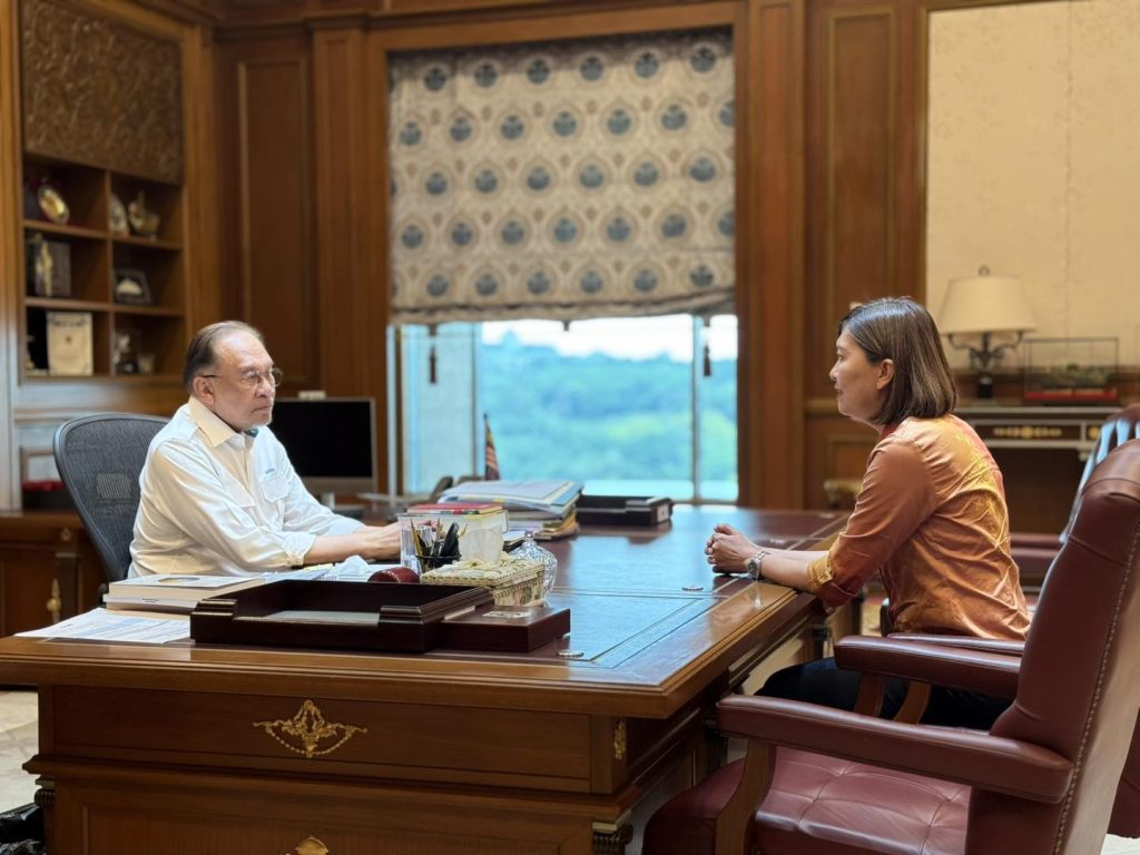 Anwar Ibrahim has been briefed on the latest developments surrounding the proposed transfer of three elephants from Taiping Zoo & Night Safari to Tennoji Zoo. The matter was discussed in a recent meeting, where key concerns were raised regarding the welfare of the elephants—Dara, Amoi and Kelat (DAK)—as well as the importance of maintaining Malaysia’s diplomatic relations and upholding existing agreements tied to the transfer. During the discussion, emphasis was placed on ensuring that all decisions and actions are guided by careful consideration, with animal welfare as the top priority. Continuous monitoring mechanisms were also highlighted as essential to ensure the elephants remain in good condition throughout the process. The Prime Minister acknowledged the strong public interest and concern over the issue, noting that such engagement reflects the community’s care for animal welfare. However, he stressed the importance of assessing the situation comprehensively, based on verified facts and current developments. Anwar further underscored that all parties involved must proceed cautiously and responsibly, balancing ethical considerations with international commitments. Relevant authorities are expected to provide further updates on the matter from time to time as developments unfold. -- MINUTESMY -- CREDIT: FB SANDREA NG