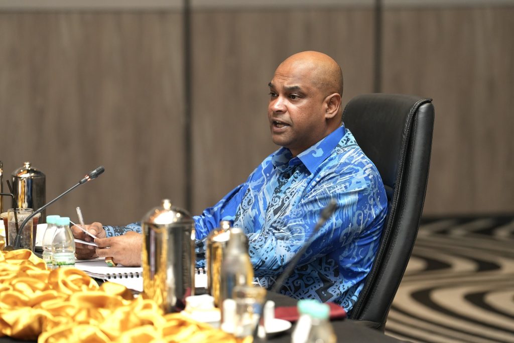 PUTRAJAYA, May 14 -- The Ministry of Human Resources (KESUMA) will work with the Ministry of Education (MOE) strengthen the development of Malaysia’s future talent, in line with a World Bank report, which underscores productivity and talent development as core aspects of the employment agenda. Human Resources Minister Datuk Seri R. Ramanan said the collaboration would include early exposure for school students to future career pathways in Technical and Vocational Education and Training (TVET), Science, Technology, Engineering and Mathematics (STEM), digital technology, artificial intelligence (AI) and other high-skilled sectors. In a statement today, he said the early exposure initiative is aimed at ensuring students are better equipped to make informed decisions on their education and career pathways before entering the job market. “KESUMA will continue to expand cross-ministerial collaboration, together with its agencies and strategic industry partners, to ensure that skills development, training and talent interventions are implemented in a more focused, responsive and results-oriented manner. “This includes efforts to improve job matching through MyFutureJobs, strengthen the marketability of local talent and assist more Malaysians in accessing high-value and better-paid jobs,” he said. Ramanan said KESUMA had taken note of the findings of the World Bank’s Malaysia Economic Monitor April 2026 report titled “Raising the Ceiling, Raising the Floor: The Jobs Agenda as a Productivity Agenda”, which was launched today. He said the report emphasised that the country’s employment agenda should be anchored in productivity, talent development and quality job creation, to ensure Malaysia continues moving towards a high-income economy. “The report underlines that Malaysia’s main challenge today is no longer just creating jobs, but ensuring that the jobs created are well-matched with skills, productivity and are capable of raising people’s incomes. “The report also highlights that investments in AI, digitalisation and high-value sectors must be supported by a skills ecosystem that is more responsive to industry demand, including TVET, lifelong learning and the strategic use of labour market information,” he said. Ramanan said the findings of the report are in line with KESUMA’s commitment to ensuring that the country’s employment agenda moves towards quality job creation driven by skills, productivity and improved labour market matching. “The World Bank report recognises that talent development, AI readiness and the use of accurate labour market information play an important role in ensuring that Malaysia is able to build a more competitive workforce and is prepared to face economic and technological changes. “In line with the 13th Malaysia Plan, KESUMA, through TalentCorp, continues to strengthen the MyMahir ecosystem, including the Future Skills Talent Council (FSTC), the use of Critical Occupations List (MyCOL) data, and the implementation of the AI Readiness Index (AIRI), to ensure the country’s skills development is more aligned with current and future industry needs,” he said. The World Bank report also acknowledges the importance of initiatives such as MyMahir FSTC, the MyMahir platform and the use of labour market information such as MyCOL, in helping Malaysia build a more responsive and industry-driven skills ecosystem. Meanwhile, KESUMA said in the same statement that its departments and agencies would continue to play an important role in strengthening labour standards, occupational safety and health, industrial relations, TVET and the development of the country’s technical talent. “This includes certification, labour market initiatives, job placement, salary improvements, social protection and support for workers affected by technological change and structural economic uncertainty, thereby reducing skills mismatches and empowering Malaysians for high-productivity jobs. “In line with the spirit of Pekerja MADANI Kesuma Bangsa, KESUMA is committed to ensuring that the country’s economic growth and rising productivity translate into better jobs, more meaningful wages and fairer future opportunities for all Malaysians,” the statement said. --BERNAMA