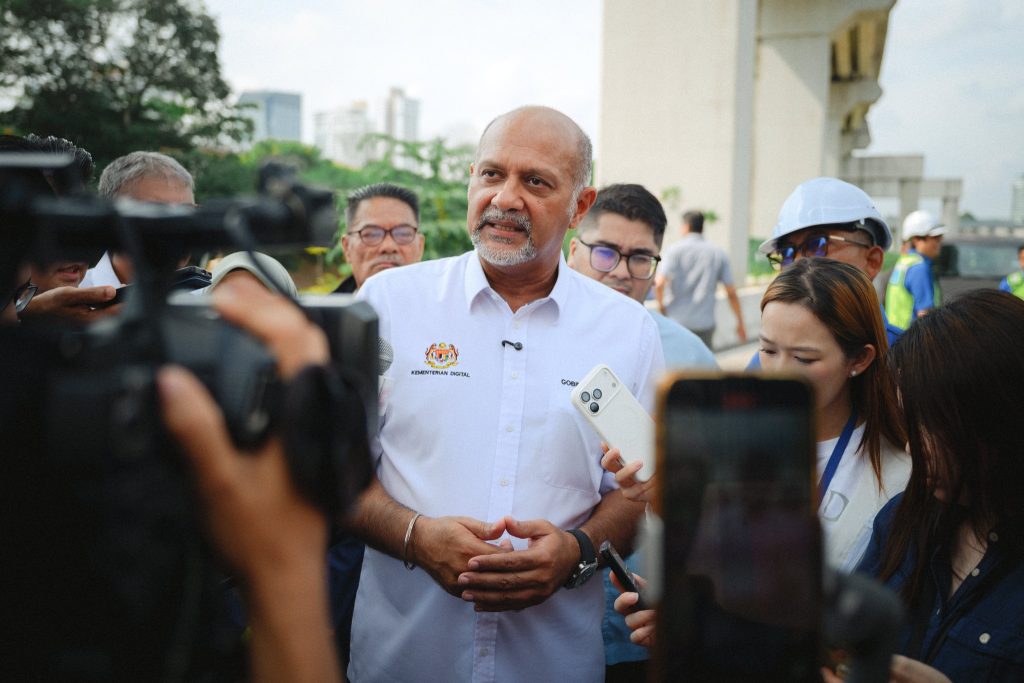 PETALING JAYA, 12 MAY -- Gobind Singh Deo personally inspected the LRT3 pillar site at Kampung Sungai Kayu Ara, Damansara, following growing concerns over slope conditions caused by riverbank erosion in the area, which has worsened due to continuous rainy weather. During the visit, Gobind was informed that the LRT3 pillars remain safe and structurally stable. However, he stressed that the surrounding slope erosion issue must be addressed immediately to prevent further risks and to safeguard nearby residents. He has instructed Prasarana Malaysia Berhad to work closely with Majlis Bandaraya Petaling Jaya (MBPJ) and Jabatan Pengairan dan Saliran Selangor (JPS Selangor) to ensure all repair and mitigation works are carried out according to strict safety standards. Gobind also called for a detailed report on the matter to be submitted promptly, emphasizing that the wellbeing, safety, and confidence of the surrounding community remain the government’s top priority. He reaffirmed that swift coordination between all agencies is essential to ensure the issue is resolved effectively and without delay. -- MINUTESMY -- SOURCE: FB GOBIND SINGH DEO