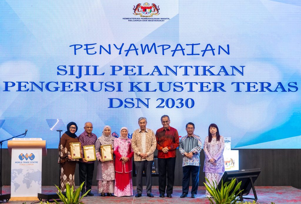 KUALA LUMPUR, May 7 — Deputy Prime Minister Ahmad Zahid Hamidi said today’s social challenges are becoming increasingly complex and require a more comprehensive approach through the National Social Policy Action Plan 2026-2030 launched today. He said current social issues are no longer solely about aid or welfare, but also involve public safety and the resilience of family institutions. According to him, the nation’s social policies can no longer operate in isolation or wait until issues become severe before action is taken. “Today’s social challenges are interconnected and unfolding right before our eyes. Social well-being is no longer just about assistance, but also about public safety and family resilience,” he said during the launch ceremony of the action plan. Ahmad Zahid said the action plan outlines three major shifts — from assistance to empowerment, from siloed approaches to a collaborative ecosystem involving multiple stakeholders, and from reactive measures to preventive action to address problems before they escalate. He also expressed appreciation to the Ministry of Women, Family and Community Development and all parties involved in jointly formulating the action plan. He said the initiatives under the plan are expected to strengthen public well-being while building a more protected, resilient and future-ready society. -- MINUTESMY -- CREDIT: FB ZAHID HAMIDI