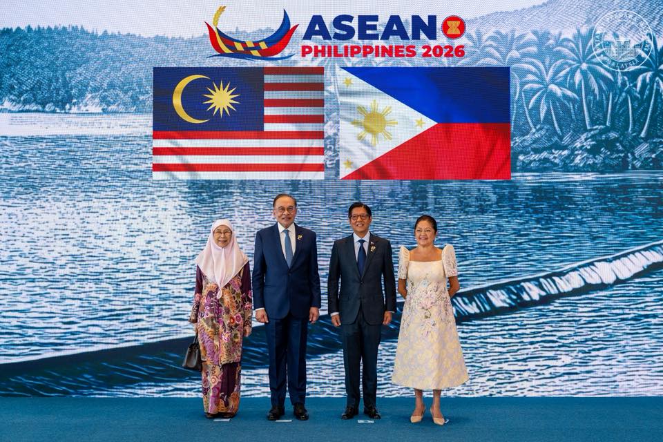 KUALA LUMPUR, May 8 — Prime Minister Anwar Ibrahim reaffirmed Malaysia’s strong commitment to strengthening ASEAN unity in addressing increasingly complex global challenges, particularly geopolitical crises that have directly impacted energy security, food security, and the stability of regional supply chains. Speaking at the 48th ASEAN Summit today, he stressed that no country could confront the ongoing global uncertainties alone, underscoring the need to further reinforce collective cooperation and regional solidarity within ASEAN. Anwar said Malaysia also expressed support for accelerating the ASEAN Power Grid initiative, strengthening regional petroleum security mechanisms, and expanding strategic cooperation networks, including through ASEAN-GCC-China collaboration, to ensure long-term energy resilience. On food security, he said ASEAN must take more decisive action through the coordination of emergency food stockpiles and the strengthening of the ASEAN Plus Three Emergency Rice Reserve (APTERR) mechanism to shield the region from food inflation and supply disruptions. He also emphasised that the safety of ASEAN citizens in conflict areas must remain a shared priority among member states. According to him, ASEAN should intensify information sharing, diplomatic cooperation, and emergency response mechanisms to safeguard the welfare of ASEAN citizens abroad. Anwar stressed that ASEAN must continue to serve as a platform for regional stability, inclusiveness, and resilience amid growing global uncertainty and intensifying geopolitical competition. -- MINUTESMY -- SOURCE: FB ANWAR IBRAHIM