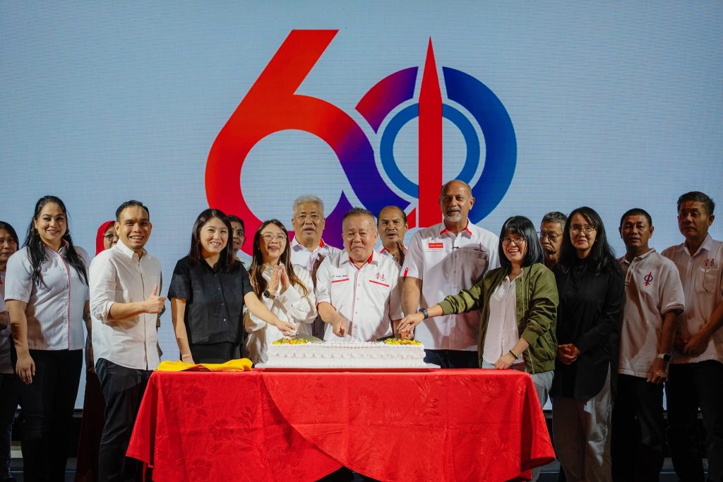 KUALA LUMPUR, 11 MAY -- The Democratic Action Party (DAP) celebrated its 60th anniversary yesterday with a fundraising dinner at the iDEAL Convention Centre in Selayang, reaffirming the party’s long-standing commitment to justice, accountability, equality, and meaningful reforms for all Malaysians. The event not only commemorated six decades of political struggle and public service, but also highlighted the importance of unity in strengthening efforts to build a better and more inclusive Malaysia. Party leaders and supporters gathered to reflect on DAP’s journey over the years, while expressing optimism for the future and renewing their commitment to continue advancing the principles of courage, integrity, and hope. The celebration served as a reminder of the party’s enduring role in Malaysia’s political landscape and its continued focus on reforms aimed at benefiting the rakyat.