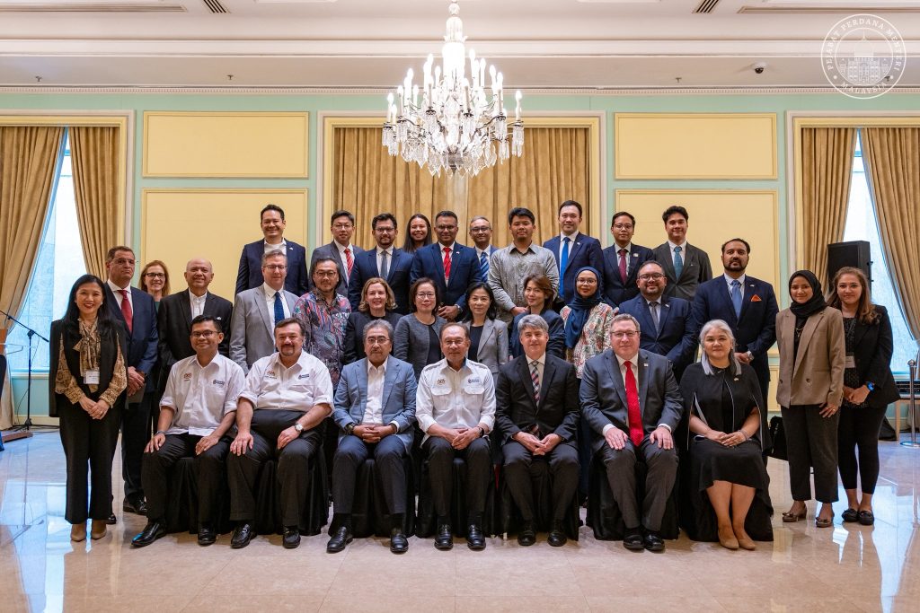 KUALA LUMPUR, 14 MAY -- PM Anwar Ibrahim yesterday received a courtesy visit from the President and Chief Executive Officer of the US-ASEAN Business Council (US-ABC), Brian McFeeters, along with a delegation in conjunction with the Mission Business Malaysia 2026 programme. The meeting provided an important platform to discuss the potential for enhancing investments and strategic cooperation across various sectors between the United States and ASEAN, particularly Malaysia. During the discussion, Anwar highlighted Malaysia’s ongoing efforts to strengthen the country’s competitiveness through several key economic frameworks, including the New Industrial Master Plan 2030 (NIMP 2030), the National Energy Transition Roadmap (NETR), as well as the New Incentive Framework (NIF), which are aimed at delivering more targeted and results-driven economic growth. He stressed that these initiatives reflect the MADANI Government’s firm commitment to strengthening sustainability, economic resilience and the competitiveness of the nation’s industries, while ensuring that high-quality investments continue to generate long-term benefits for the people and the country. -- MINUTESMY -- SOURCE: FB ANWAR IBRAHIM
