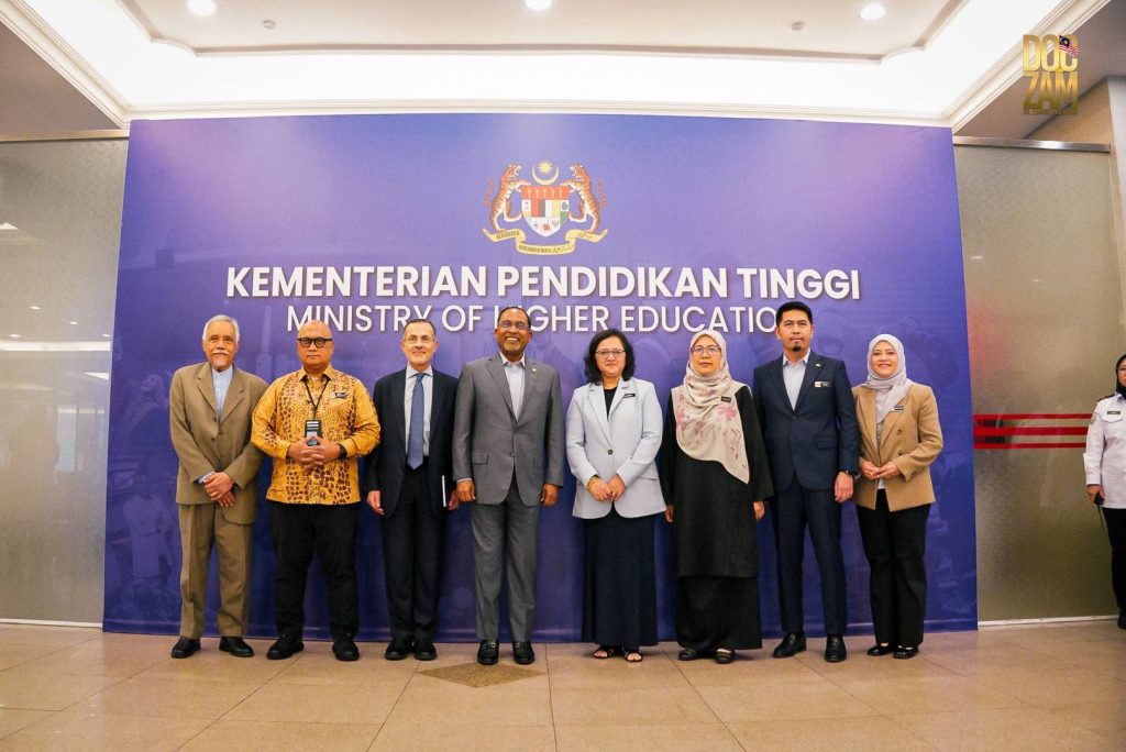 PUTRAJAYA, 13 MAY -- Higher Education Minister Zambry Abdul Kadir has highlighted the importance of knowledge, ethics and leadership in navigating today’s increasingly complex global conflicts during a public lecture delivered by renowned academic Prof. His Excellency Governor R. Nasr at the Ministry of Higher Education (KPT). Zambry said Prof. Nasr, a Professor of West Asian Studies and International Affairs at Johns Hopkins University, is widely recognised as one of the world’s leading scholars in West Asian geopolitics, international relations and Islamic politics. He noted that Prof. Nasr is also known for several internationally acclaimed academic works, including The Shia Revival, The Dispensable Nation, Forces of Fortune and Democracy in Iran, which extensively discuss the political, economic and security dynamics shaping West Asia. Taking advantage of Prof. Nasr’s visit to Malaysia, Zambry said KPT invited the distinguished scholar to deliver a public lecture aimed at sharing deeper perspectives on the geopolitics of West Asia and the challenges facing the global community today. “The insights shared serve as a reminder that knowledge, ethics and leadership are essential in addressing the increasingly challenging global conflicts we face today,” he said. Zambry added that KPT remains committed to strengthening the culture of knowledge and creating more space for mature academic discourse involving world-renowned intellectual figures for the benefit of the nation and the global community. -- MINUTESMY -- SOURCE: FB ZAMBRY ABD KADIR