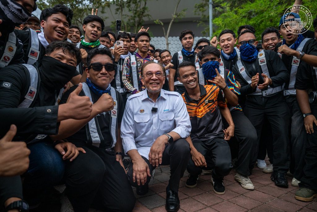 KUALA LUMPUR, May 15 — Prime Minister Anwar Ibrahim today called on Malaysia’s youth to become the driving force behind the nation’s future by embracing knowledge, technology, integrity and critical thinking in facing an increasingly complex global landscape. Speaking in conjunction with the National Youth Day Celebration, Anwar described the country’s youth as a symbol of spirit, idealism and strength in shaping a progressive and competitive Malaysia. He said young people must be equipped with knowledge, skills, values and confidence to navigate rapid changes in society, technology and the economy. “I believe today’s young generation have the courage to think critically, voice out opinions maturely and bring about reforms for the betterment of the country,” he said. The Prime Minister stressed that mastery of technology and innovation alone is insufficient without strong moral principles, integrity and social awareness to build a dignified and respected nation. Anwar also reaffirmed the MADANI Government’s commitment towards empowering youth through expanded opportunities in education, skills training, employment and entrepreneurship development. He said the government would continue strengthening support systems for gig workers and young entrepreneurs to ensure that the younger generation remains competitive in the evolving economic environment. “As a commitment to the youth empowerment agenda, I am announcing an additional allocation of RM5 million to Majlis Belia Malaysia (MBM) to empower the movement and development of young people across the country,” he announced. The additional allocation is expected to strengthen youth-focused programmes and initiatives aimed at leadership development, innovation, volunteerism and community engagement nationwide. Anwar expressed confidence that the spirit, determination and ideas of Malaysian youth would become a key force in elevating the country to greater heights. “I am sure the spirit, thought and determination of the younger generation will be an important force in lifting Malaysia to a more advanced, fair and respected level,” he added. The National Youth Day Celebration serves as an annual platform to recognise the role of youth in national development while encouraging greater participation in shaping Malaysia’s future direction. -- MINUTESMY -- SOURCE: FB ANWAR IBRAHIM