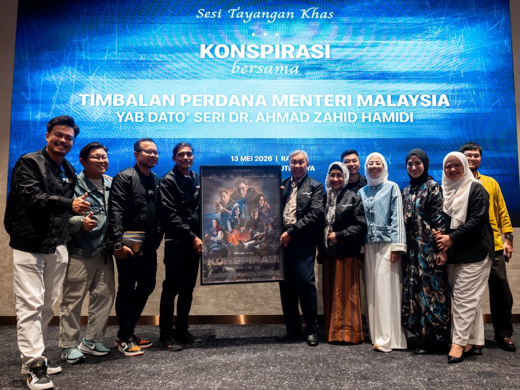 KUALA LUMPUR, 14 MAY -- Deputy Prime Minister Ahmad Zahid Hamidi yesterday has praised local film Konspirasi for delivering strong positive messages and addressing challenges relevant to today’s modern world. He made the remarks after attending a special screening of the film at TGV Alamanda, Putrajaya, last night alongside members of the production crew and cast, including director Ghaz Abu Bakar and lead actor Adi Putra. According to Zahid, the film successfully highlights the values of courage in defending the truth, while also emphasizing integrity, teamwork, trust and the spirit of perseverance within a team. He also described the incorporation of modern technology and communication elements in the film as a major strength, making it more relatable to younger audiences and relevant to contemporary global challenges. “Congratulations to the entire production team, the cast and everyone involved in making this film a success. I hope local productions like this will continue to win the hearts of the people and eventually penetrate international markets,” he said. Konspirasi is expected to emerge as one of the notable local films capable of attracting audiences through its combination of action, positive messaging and modern cinematic storytelling. -- MINUTESMY -- SOURCE: FB ZAHID HAMIDI