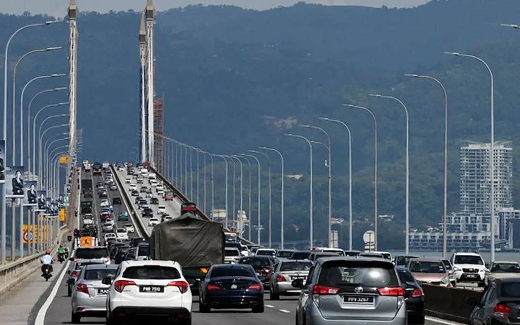 GEORGE TOWN -- A total of 1.9 million vehicles are expected to enter and pass through Penang during the Aidiladha celebrations and long holidays from May 27 to June 2. Penang Police Chief Datuk Azizee Ismail said this has prompted the Royal Malaysian Police (PDRM) state contingent to intensify monitoring and traffic enforcement throughout the state. He said a significant increase in traffic flow was expected to occur following the movement of people returning to their villages and on holiday in conjunction with the festive season and public holidays involving Aidiladha, Wesak Day and the Yang di-Pertuan Agong's Official Birthday. "Penang is one of the country's major tourist destinations and a strategic route for consumers, with roads expected to receive high traffic flows during the holiday period. "To ensure smooth traffic flow and the safety of road users is at an optimum level, PDRM, through the Traffic Investigation and Enforcement Department (JSPT), will intensify monitoring and enforcement operations at key locations," he said in a statement last night. Azizee said that PDRM maintained the concept of Pre-Emptive Services and Total Enforcement which places emphasis on early action and proactive preventive measures to reduce congestion and the risk of road accidents throughout the period in question. He said that focus was also given to areas where accidents often occur ( blackspots ) and congested areas along the North-South Expressway (PLUS) to ensure smooth travel for users. "In addition, focus is also given to districts that contribute to the highest number of fatal accidents and congested areas such as Jalan Teluk Air Tawar-Jalan Bagan Luar in Seberang Perai Utara (SPU), Jalan Perusahaan Perai-Jalan Kulim in Seberang Perai Tengah (SPT), Jalan Besar Simpang Empat in Seberang Perai Selatan (SPS) and the Tun Dr Lim Chong Eu Highway," he said. He informed that 145 officers and personnel from the Penang JSPT will be directly involved in the operation with the cooperation of the Crime Prevention and Community Safety Department (JPJKK), the Road Transport Department (JPJ), local authorities (PBT) and PLUS. Azizee said immediate enforcement action would be taken against six main offences, namely driving above the speed limit, using a mobile phone while driving, using the emergency lane, violating traffic lights, cutting in line and cutting on double lines. -- BERNAMA