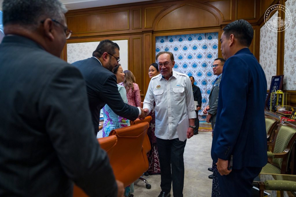 KUALA LUMPUR, MAY 20 -- Prime Minister Anwar Ibrahim today received a courtesy visit from 13 Malaysian Chief Diplomatic Representatives who will soon serve in various strategic regions across the globe. During the meeting, Anwar stressed the importance of strengthening the nation’s economic diplomacy capabilities, particularly in attracting high-quality investments, expanding trade opportunities, and exploring strategic international cooperation that can sustainably drive Malaysia’s economic growth. He said diplomats today must go beyond mastering official protocols and bilateral relations, emphasizing that effective diplomacy also requires a deep understanding of history, culture, political systems, and the social nuances of host countries to ensure more meaningful engagement. The Prime Minister also highlighted the importance of continuously nurturing and empowering the younger generation of diplomats with broad knowledge, critical thinking, and the ability to navigate increasingly complex geopolitical and global economic challenges. Anwar reaffirmed that Malaysia remains committed to the principles of simplicity, stability, good governance, and a diplomatic approach rooted in wisdom and universal humanitarian values in carrying the nation’s voice onto the global stage. -- MINUTESNMY -- SOURCE: FB ANWAR IBRAHIM
