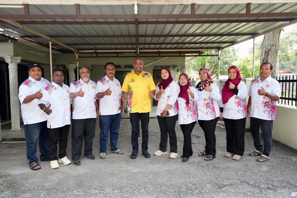 SUNGAI BULOH, May 24 — Datuk Seri Ramanan said more than RM6.7 million in Projek Mesra Rakyat (PMR) allocations have been channelled since he was entrusted with the mandate as Member of Parliament for Sungai Buloh to strengthen community development and improve public infrastructure in the constituency,yesterday. He said the allocations covered various initiatives including the upgrading of community halls, enhancement of public amenities, local infrastructure development, and improvements to basic facilities for the well-being of residents. Earlier yesterday , Ramanan together with the Sungai Buloh Parliamentary Service Centre team conducted a working visit to inspect several proposed PMR 2026 project sites around the constituency, involving the community halls at Kampung Paya Jaras Dalam, Kampung Paya Jaras Tengah, and Kampung Melayu Subang. According to him, the visit was part of his ongoing commitment to ensure that development planning is truly based on the needs of grassroots communities. “Feedback from local residents plays an important role in determining project priorities so that every allocation provides optimum benefits to the community,” he said in a statement yesterday. Ramanan added that more than RM700,000 in PMR 2026 allocations had already been channelled as of this month, reflecting continued efforts to accelerate people-centric development in a more organised, inclusive, and high-impact manner. He stressed that his priority remains ensuring that development in the Sungai Buloh parliamentary constituency is implemented in a focused manner and delivers direct value to the people. -- MINUTESMY -- SOURCE: FB RAMANAN RAMAKRISHNAN