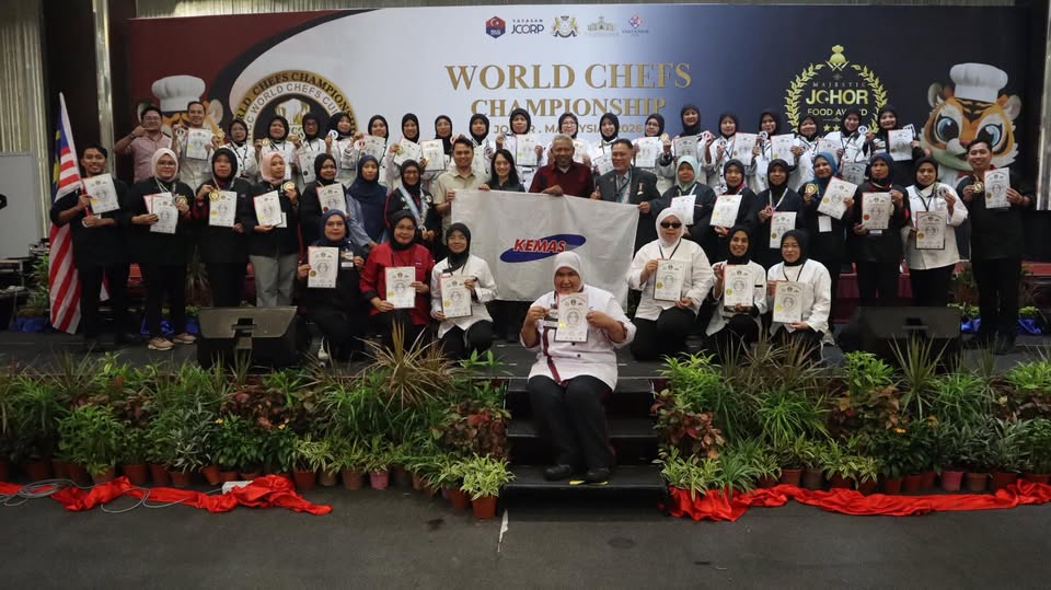 JOHOR BAHRU, May 25 — Deputy Prime Minister Ahmad Zahid Hamidi has congratulated 49 Community Developers in the field of KEMAS Culinary Skills for their outstanding achievement at the World Chefs Championship 2026 held in Johor Bahru from May 21 to 23, yesterday. Zahid described the team’s success in bringing home 48 medals from the international-level competition, which involved participants from more than 40 countries, as an extraordinary accomplishment that should make all Malaysians proud. He also expressed appreciation to all participants, instructors, coaches and KEMAS personnel for their hard work, passion and dedication in representing Malaysia on the global stage. According to him, the achievement showcased Malaysia’s local culinary identity to the world through the creativity and skills demonstrated by KEMAS participants, ranging from traditional cuisine to modern culinary arts that received international recognition. Zahid said the success proved that skills training institutions under the Ministry of Rural and Regional Development (KKDW) remain relevant in producing highly skilled talents capable of competing internationally. He added that the accomplishment would further elevate the reputation of KEMAS Community Developers in the culinary field and inspire more young people to pursue skills-based education as a promising future career path. Zahid also encouraged KEMAS personnel to continue striving for excellence and bringing honour to Malaysia internationally. -- MINUTESMY -- SOURCE: FB ZAHID HAMIDI