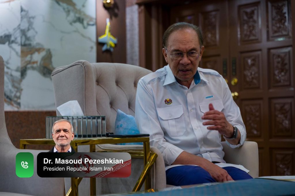 KUALA LUMPUR, May 27 — Prime Minister Anwar Ibrahim held a telephone conversation with President Masoud Pezeshkian of the Iran to convey Eid Mubarak greetings and express solidarity and prayers from Malaysians for the people of Iran. Anwar said Malaysia hopes Iran will soon return to peace and that all tensions and bloodshed can be resolved through peaceful means, wisdom and responsible diplomacy. He reiterated Malaysia’s firm stance in condemning all forms of attacks and invasions, including drone strikes and military actions involving Israel and the United States, which he said continue to claim innocent lives. The Prime Minister also expressed appreciation to Iran for its support and cooperation in assisting with the release of a Malaysian vessel in the Strait of Hormuz recently, adding that mutual respect and friendship should continue to strengthen relations between nations. According to Anwar, Pezeshkian also conveyed appreciation for Malaysia’s consistent position in upholding peace, justice and humanitarian principles on the international stage. The Iranian President also invited Anwar to visit Tehran to further enhance bilateral relations and strategic cooperation between the two countries. “Insya-Allah, I will arrange a visit to Iran at an appropriate time,” Anwar said, adding that Iran remains close to his heart due to the many friendships and shared commitment towards knowledge, brotherhood and humanitarian values. -- MINUTESMY -- SOURCE : FB ANWAR IBRAHIM