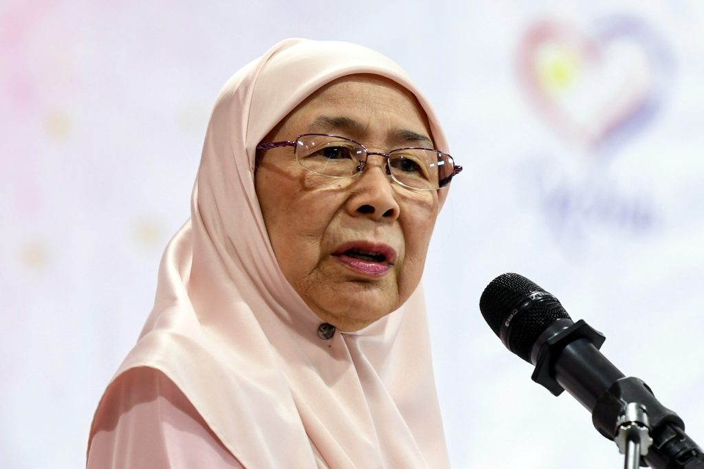 Dr Wan Azizah Urges Youth To Embrace Digital Economy And AI