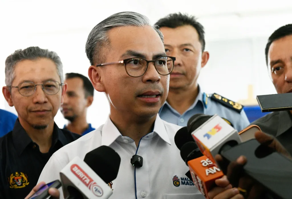KUALA LUMPUR, May 6 -- The National Journalists’ Day (HAWANA) 2026 celebration, set for June 20 in Penang, will adopt the theme ‘Media Integrity Strengthens Credibility’ to enhance the role of media practitioners in national development. Communications Minister Datuk Fahmi Fadzil said the main event, held annually to honour media practitioners, will be graced by Prime Minister Datuk Seri Anwar Ibrahim at the Penang International Convention and Exhibition Centre. He said the theme also aligns with the government’s efforts to enhance the quality of information dissemination and public trust in media institutions. “The official HAWANA 2026 logo features the iconic Penang Bridge, symbolising the host state’s rich history, heritage and modernity. “Overall, the logo reflects HAWANA’s aspiration as a unifying platform for the media fraternity and society in supporting inclusive and sustainable national development,” he said at a weekly press conference in Angkasapuri today. Also present were Deputy Minister Teo Nie Ching, ministry secretary-general Datuk Abdul Halim Hamzah, Malaysian National News Agency (Bernama) chief executive officer Datin Paduka Nur-ul Afida Kamaludin and deputy editor-in-chief of news service Mohd Shukri Ishak, as well as Radio Televisyen Malaysia director-general Ashwad Ismail. Fahmi, who is also the MADANI Government spokesperson, said activities for this year’s HAWANA celebration will begin with the Media Forum in Kuala Lumpur tomorrow to discuss current industry challenges. Highlights include the HAWANA-DBP Pantun Festival with Dewan Bahasa dan Pustaka on May 9, a Strategic Partners Engagement (June 4), the HAWANA Fun Walk (June 14), Mai RIUH@HAWANA (June 19-21), HAWANA Sports Carnival (July to October) and the HAWANA Campus Roadshow (July to October). He said that a range of activities has been planned around the main event in Penang to ensure broad participation from local and international media practitioners. Officially celebrated annually on May 29, HAWANA is the largest gathering of Malaysian journalists, aimed at recognising the media’s role in shaping public opinion and serving as a bridge between the people and the government. This year marks the sixth edition of the event, following last year’s celebration in Kuala Lumpur. -- BERNAMA