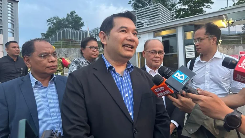 PUTRAJAYA, May 6 -- Former Economy Minister Datuk Seri Rafizi Ramli said investigations into him have so far centred on procedural matters rather than financial transactions in relation to the RM1.1 billion investment linked to a semiconductor deal between the Ministry of Economy and a UK-based company, Arm Holdings. Speaking to reporters outside the Malaysian Anti-Corruption Commission (MACC) headquarters today, he said no questions during his statement recording touched on money flows or payments, contrary to earlier claims. “There were no questions on financial transactions. As I’ve said, the questions so far have been about joint venture decisions and procedures,” he said. Rafizi arrived at the MACC headquarters at 1.50 pm to continue giving his statement for a third day, assisting investigations into alleged abuse of power and misappropriation linked to the semiconductor deal. The MACC opened its investigation on Feb 16 following complaints from several non-governmental organisations alleging the deal was rushed and skewed, potentially resulting in financial implications for the government. -- BERNAMA