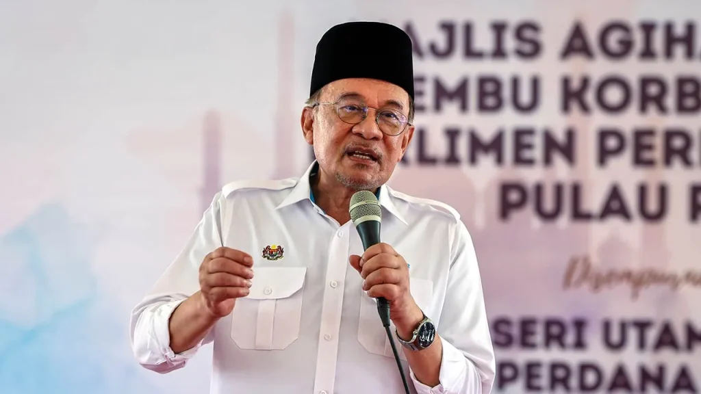 BUKIT MERTAJAM: The country's petrol and diesel supply is still sufficient at present despite the conflict in West Asia and the global economic situation putting pressure on the world's energy supply chain, said Prime Minister Datuk Seri Anwar Ibrahim. Apart from that, he said, the government is also committed to maintaining the price of subsidized RON95 fuel at RM1.99 per litre. Anwar, who is also the Finance Minister, said Malaysia's good relations with several countries, including Iran, have helped ensure that the country's oil supply route through the Strait of Hormuz has been running smoothly so far. "The good relationship with Iran has helped the oil supply to be sufficient so far, until July... God willing, diesel will also be sufficient, although that day there was a problem with a little diesel not being available, the price went up a little because we bought it from outside through the Strait of Hormuz. Insurance has gone up, shipping costs have gone up. "However, so far, RON95 fuel remains at RM1.99," he said when speaking at the Permatang Pauh Parliamentary Civil Sacrifice Cattle Distribution Ceremony at the Central Seberang Perai District Mosque, here, today, which was also attended by Chief Minister Chow Kon Yeow. The Prime Minister said that following the increase in diesel costs, the government had also implemented various assistance initiatives including the BUDI MADANI programme to assist farmers, fishermen, tractor operators, school buses and the transportation sector. Meanwhile, he said, Iranian President Masoud Pezeshkian is scheduled to contact him at 6 pm this evening to discuss current developments following the conflict that has hit the West Asian region. "The relationship (with Iran) helped us. When Iran was attacked by the Zionist regime of Israel, we showed sympathy and then when we were in a bit of trouble, our oil ships wanted to pass through the Strait of Hormuz. We (Malaysia) were among the first to pass, so our ships were among the first to pass through the Strait of Hormuz and reach Pengerang (Johor)," he said. Anwar said Malaysia was also grateful that the country's fuel supply situation was still under control compared to several neighboring countries that were currently facing more serious pressure, such as the Philippines. -- BERNAMA