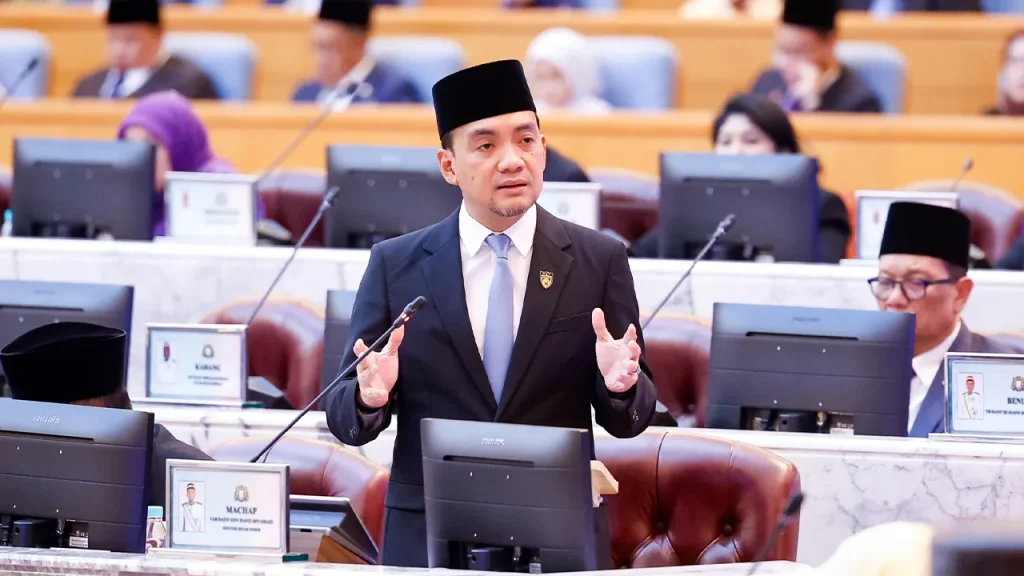 ISKANDAR PUTERI, May 7 -- Johor Menteri Besar Datuk Onn Hafiz Ghazi has dismissed rumours that the Johor State Legislative Assembly would be dissolved today. He said that, for now, matters relating to the state election should be set aside, and all state assemblymen should continue serving the people across the state. “I would like to announce that the Johor State Legislative Assembly will not be dissolved today, so everyone can relax. I advise Honourable Members not to worry about the state election. “Continue serving the people and Bangsa Johor. Let us put aside election matters for now as there are still many programmes and initiatives that need to be implemented,” he said during the winding-up session of the Johor state assembly sitting at Bangunan Sultan Ismail here today. Onn Hafiz said he needed to clarify the matter following widespread speculation that the state election could take place soon, possibly due to the rising political temperature. “I noticed some differences during this assembly debate session, perhaps because the political temperature is rising. Some said this might be the last state assembly sitting before the state election, while others were apologising and shaking hands,” he said. Lately, talk of the dissolution of the Johor state assembly has intensified as several politicians in the state have begun making statements regarding the state election, while some parties have also started identifying their target seats.