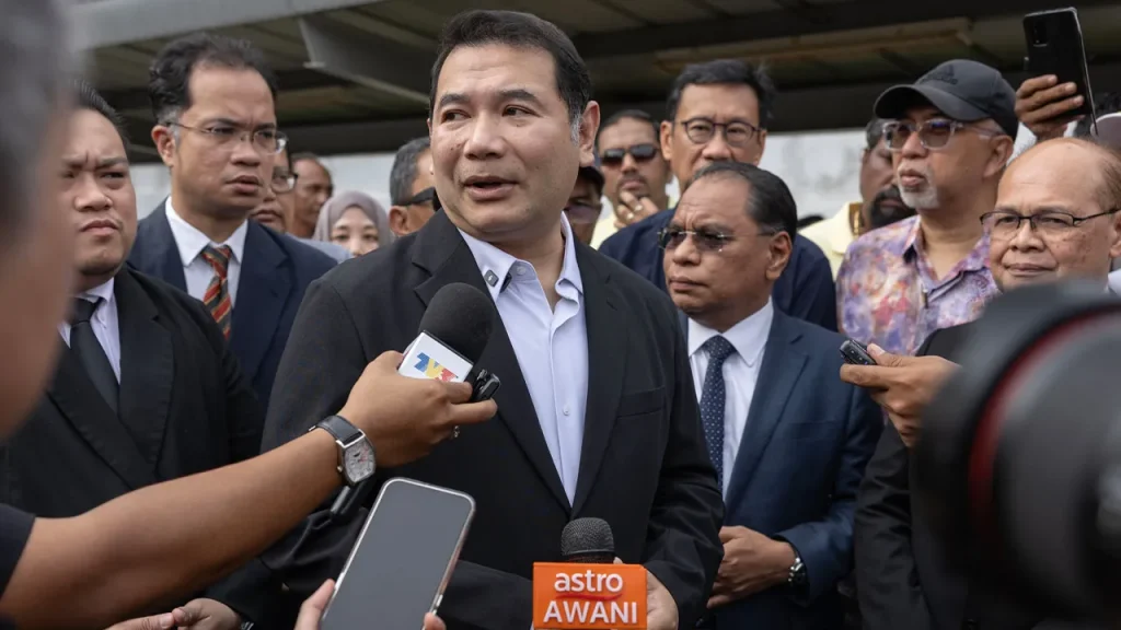 PUTRAJAYA, May 4 -- Former Economy Minister Datuk Seri Rafizi Ramli arrived at the Malaysian Anti-Corruption Commission (MACC) headquarters today to provide his statement on a probe into abuse of power and graft in a RM1.1 billion semiconductor deal with the United Kingdom firm ARM Limited. The Pandan Member of Parliament arrived at 9.31 am. Before entering, Rafizi told reporters he would give his full cooperation to the investigation. On Saturday, MACC senior investigation director Datuk Mohd Hafaz Nazar said the case is being probed under Section 23 of the MACC Act 2009 for the misuse of position or authority for gratification. According to him, 22 statements have been taken, including from ministers and senior officials across several government agencies, since the investigation started on Feb 13, 2025. Mohd Hafaz said the anti-graft body recorded statements from Rafizi's former aide Chai Jin Shern, better known as James Chai, for three consecutive days starting Tuesday last week. -- BERNAMA